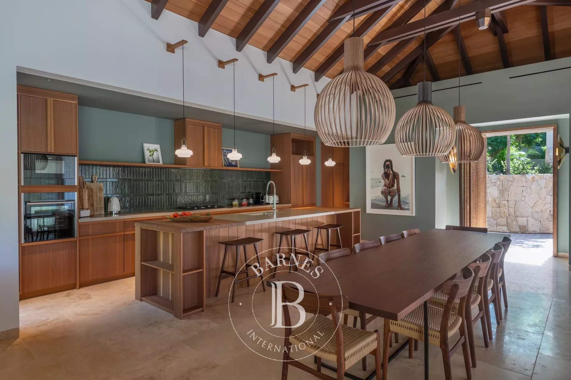 Superb 5-bedroom beachfront villa. picture 7