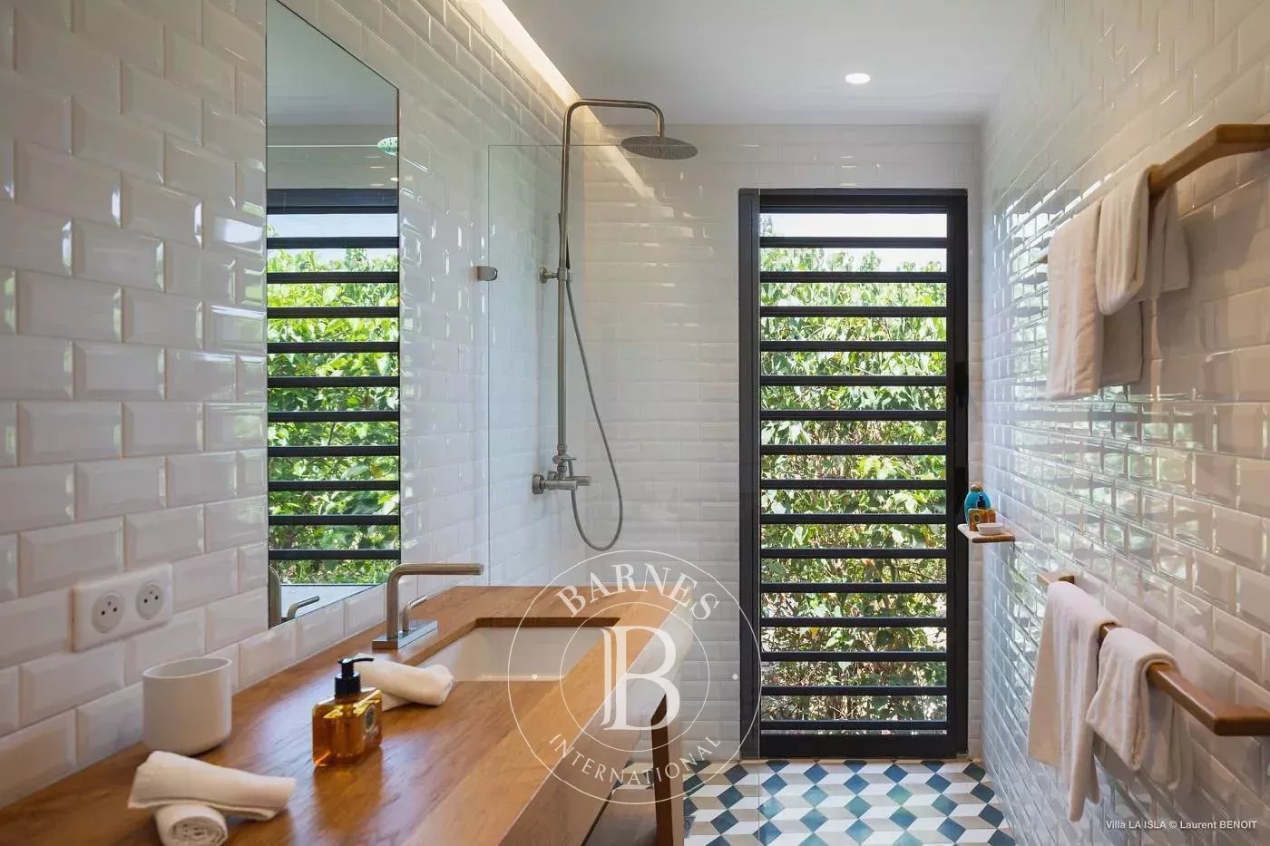 New built contemporary 5 bedroom-villa in Marigot picture 18