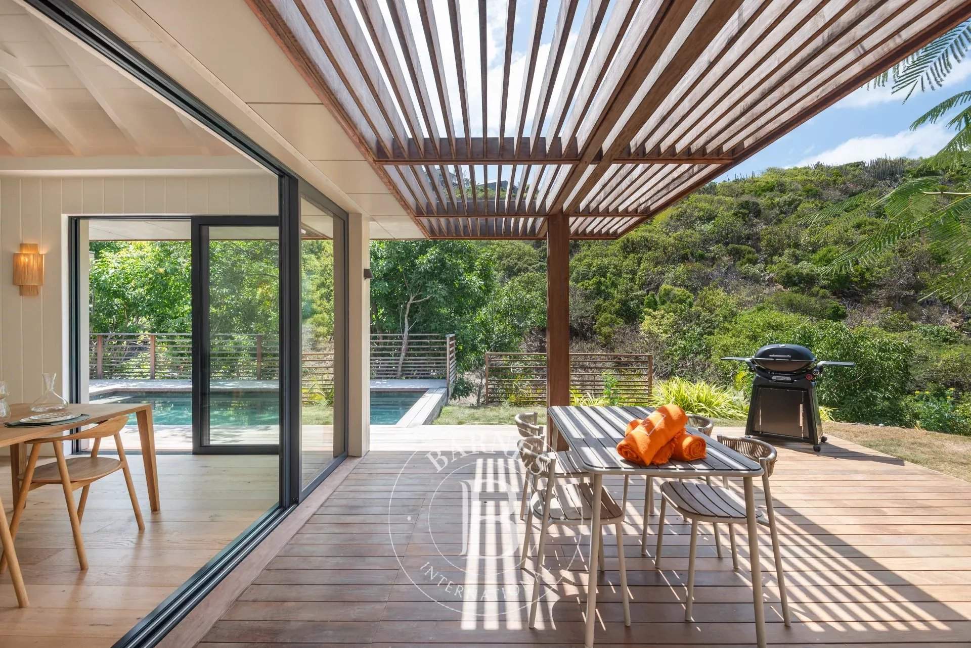 Charming 2-bedroom villa. picture 3