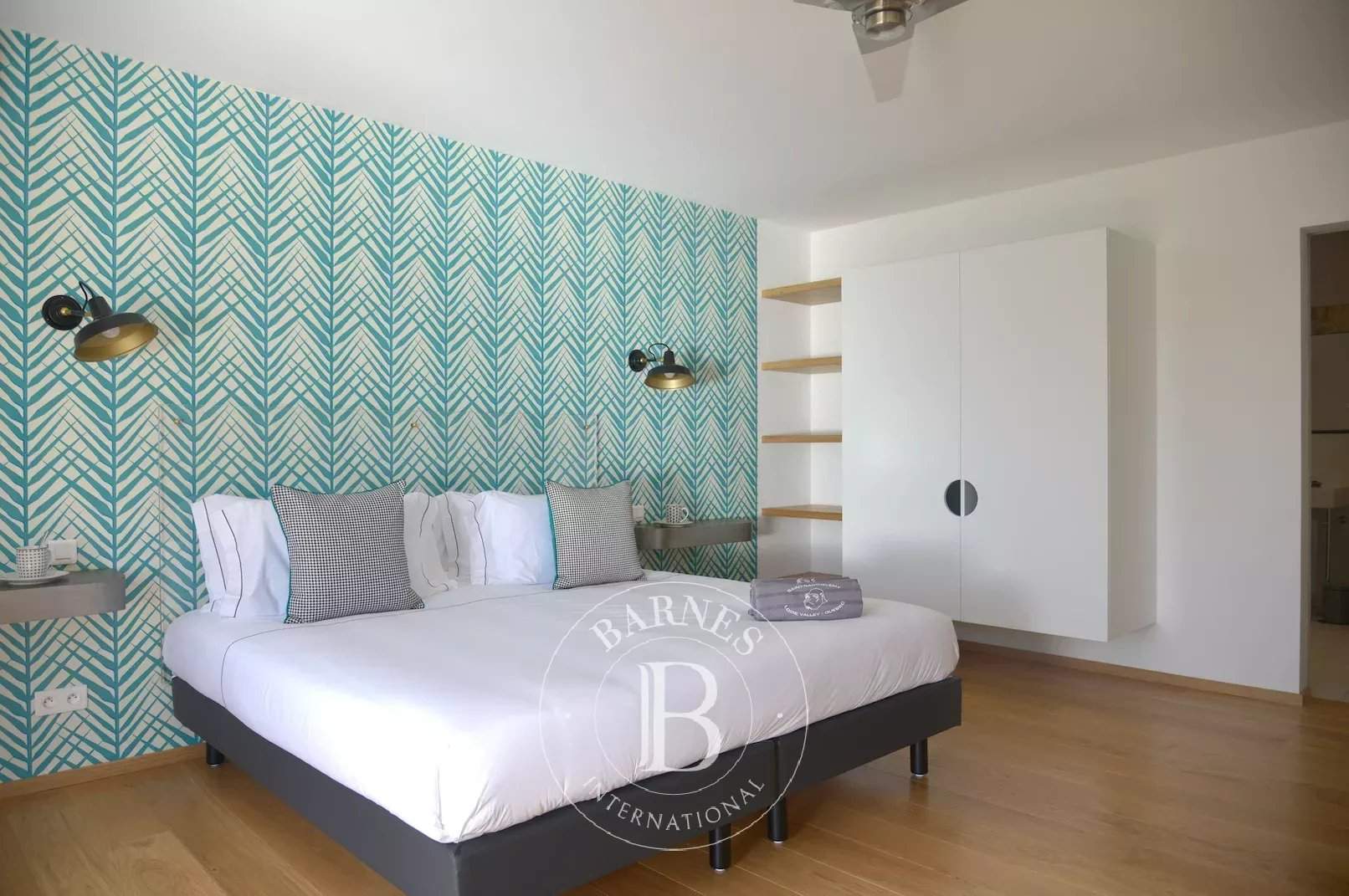 New built 4 bedrooms villa on Flamands' hills. picture 11