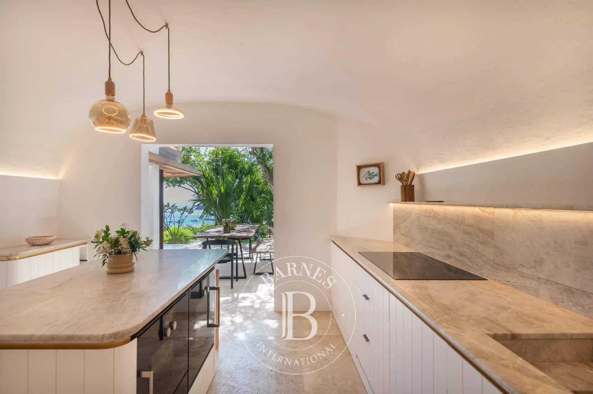 Stunning 4-bedroom villa facing the sunset. picture 7