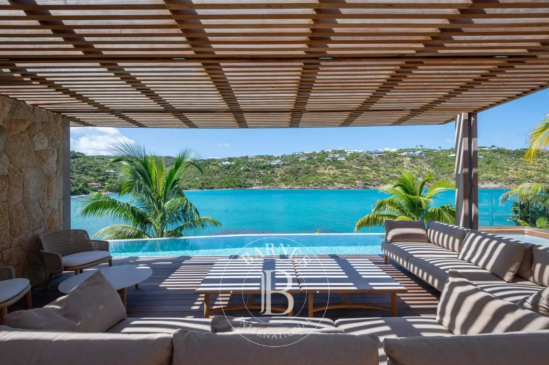 Superb 5-bedroom beachfront villa. picture 5