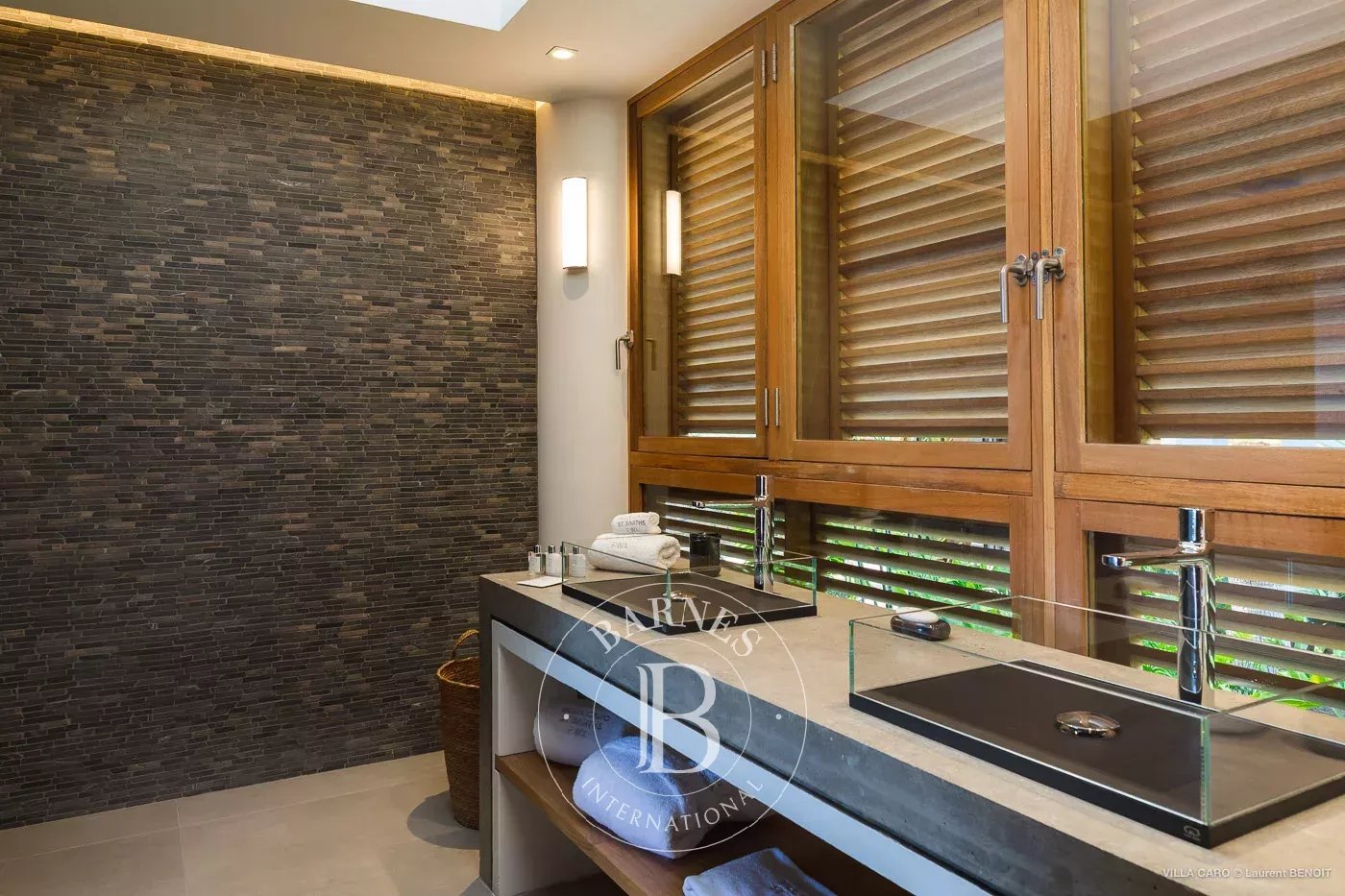 Magnificent contemporary villa with 5 bedrooms picture 13