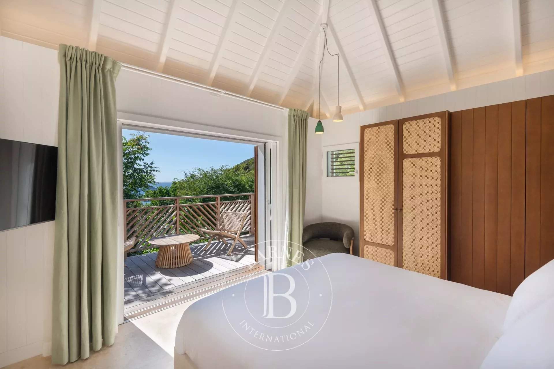 Stunning 4-bedroom villa facing the sunset. picture 9