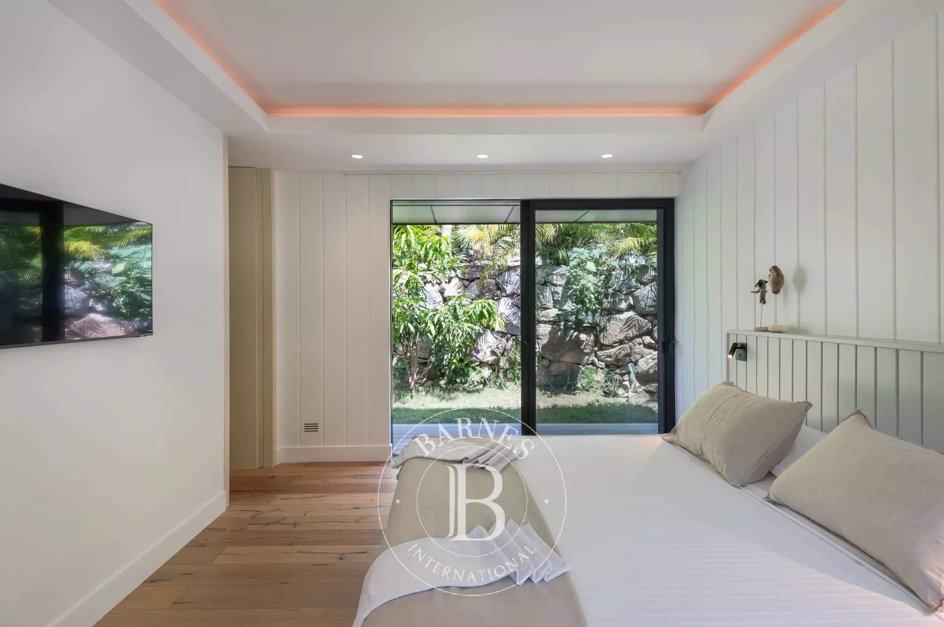 Charming 2-bedroom villa. picture 19