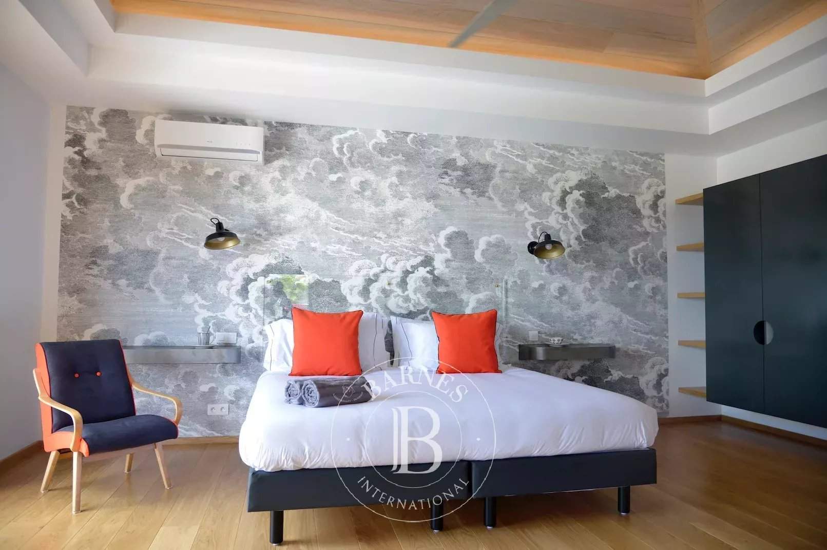 New built 4 bedrooms villa on Flamands' hills. picture 8