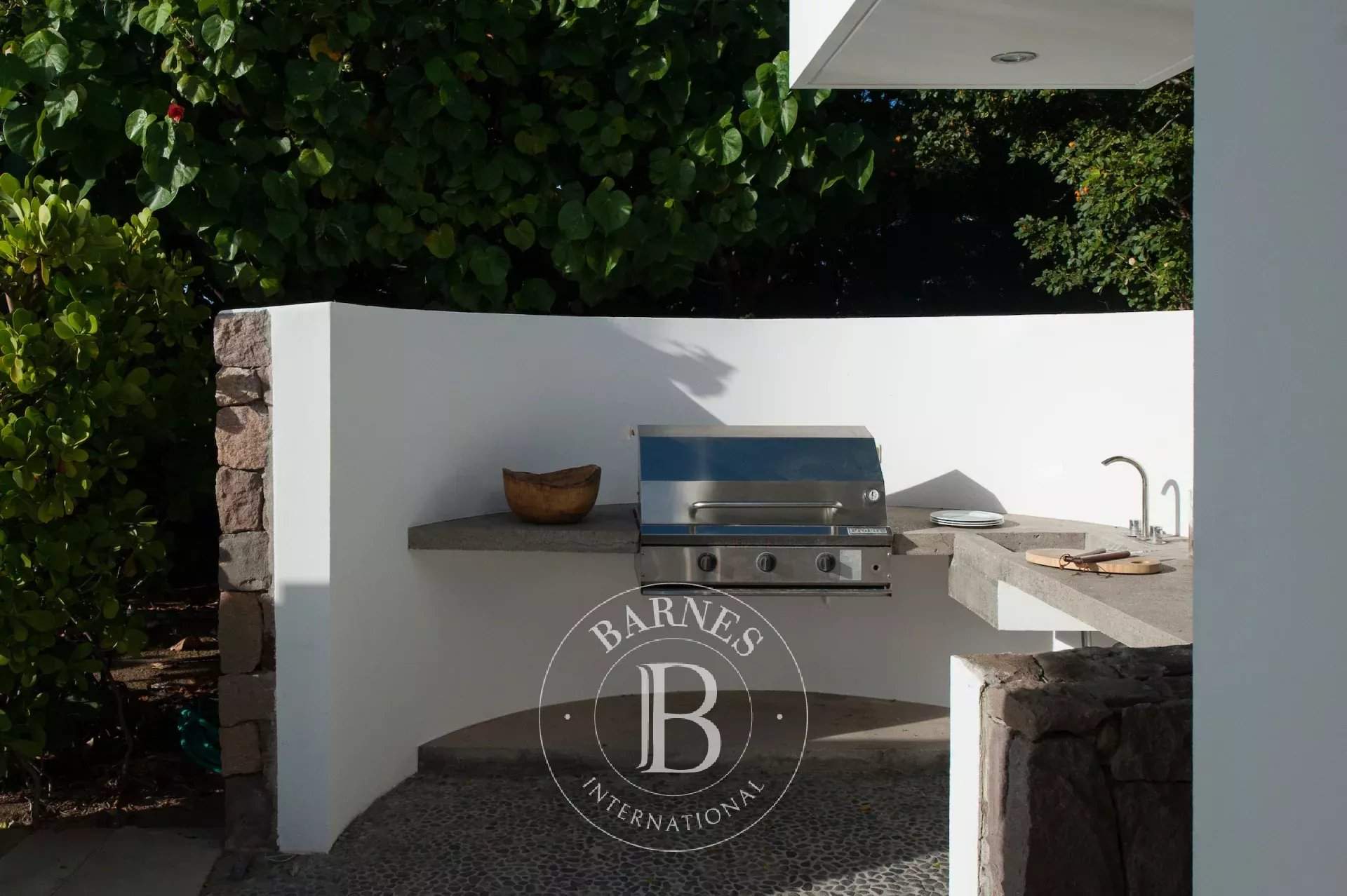 Beautiful contemporary property of 3 bedrooms on the heights of Pointe Milou picture 15