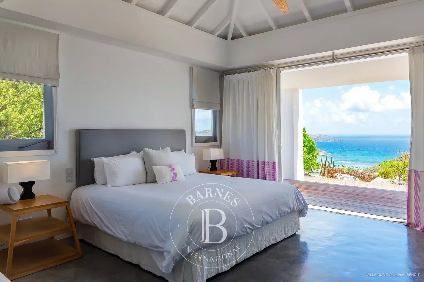 Bright, beautiful  and private 4 bedrooms villa picture 16