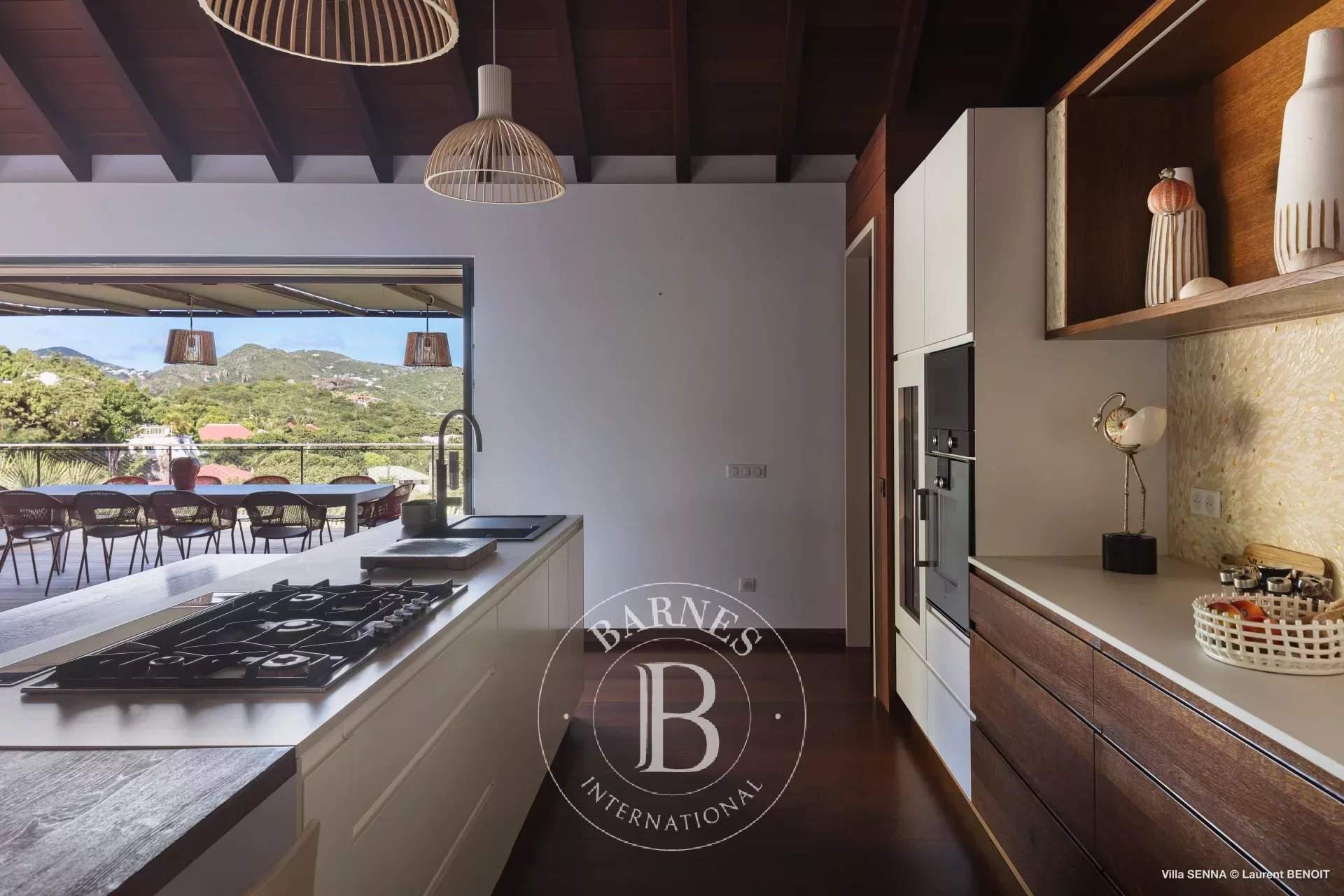 Beautiful contemporary villa picture 8