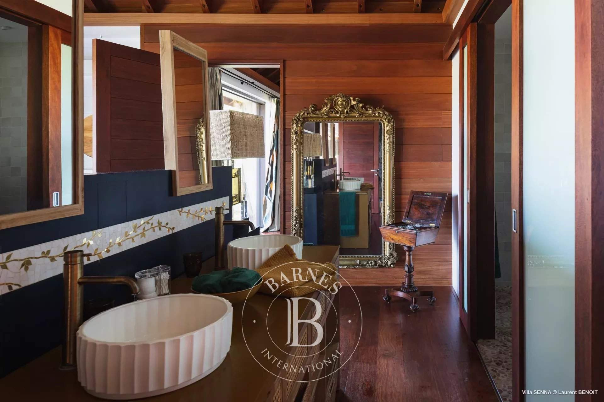 Beautiful contemporary villa picture 12