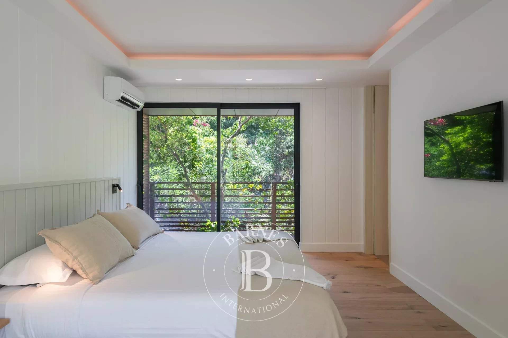 Charming 2-bedroom villa. picture 17