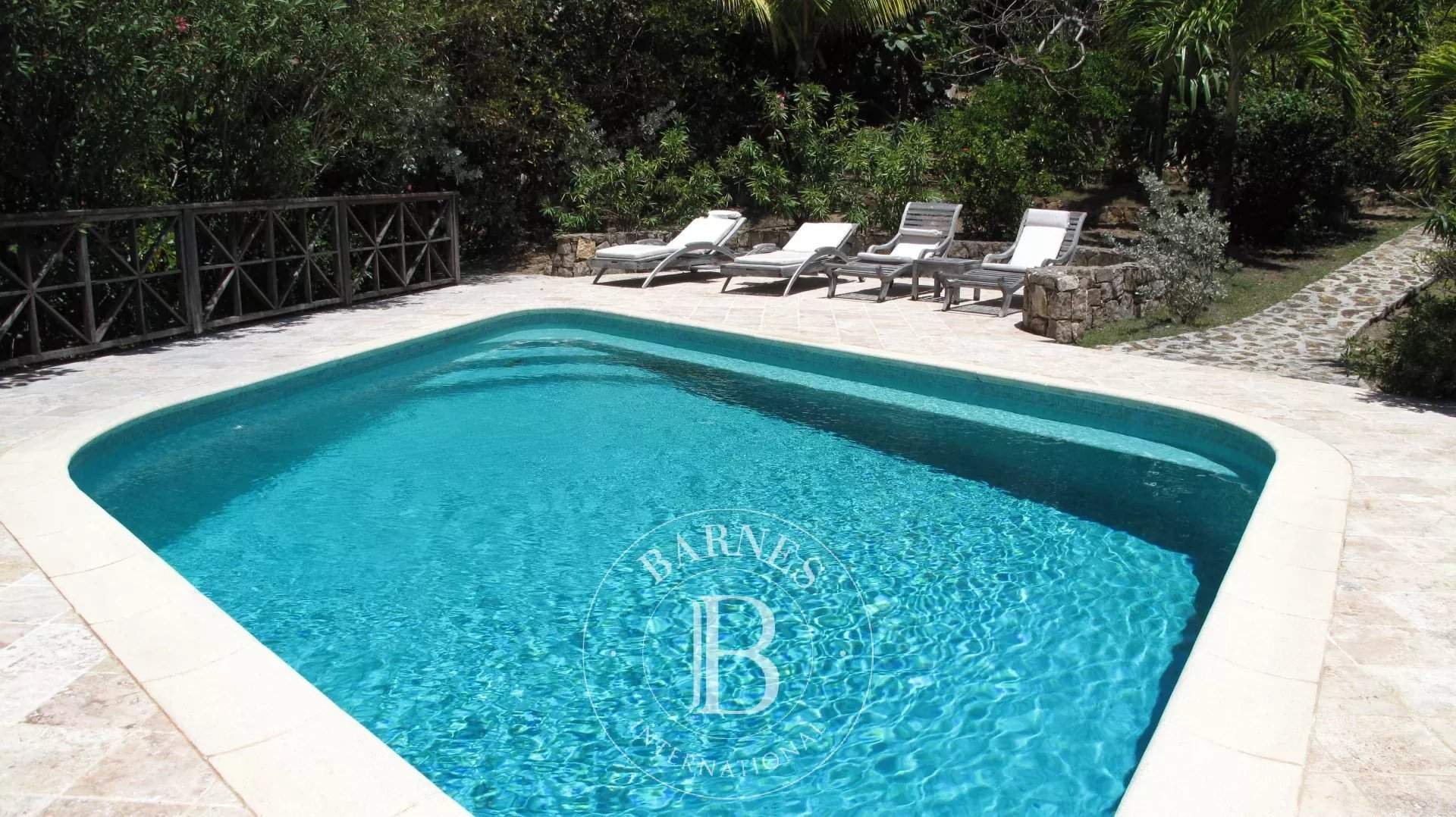 2 bedroom villa located in Pointe Milou picture 2
