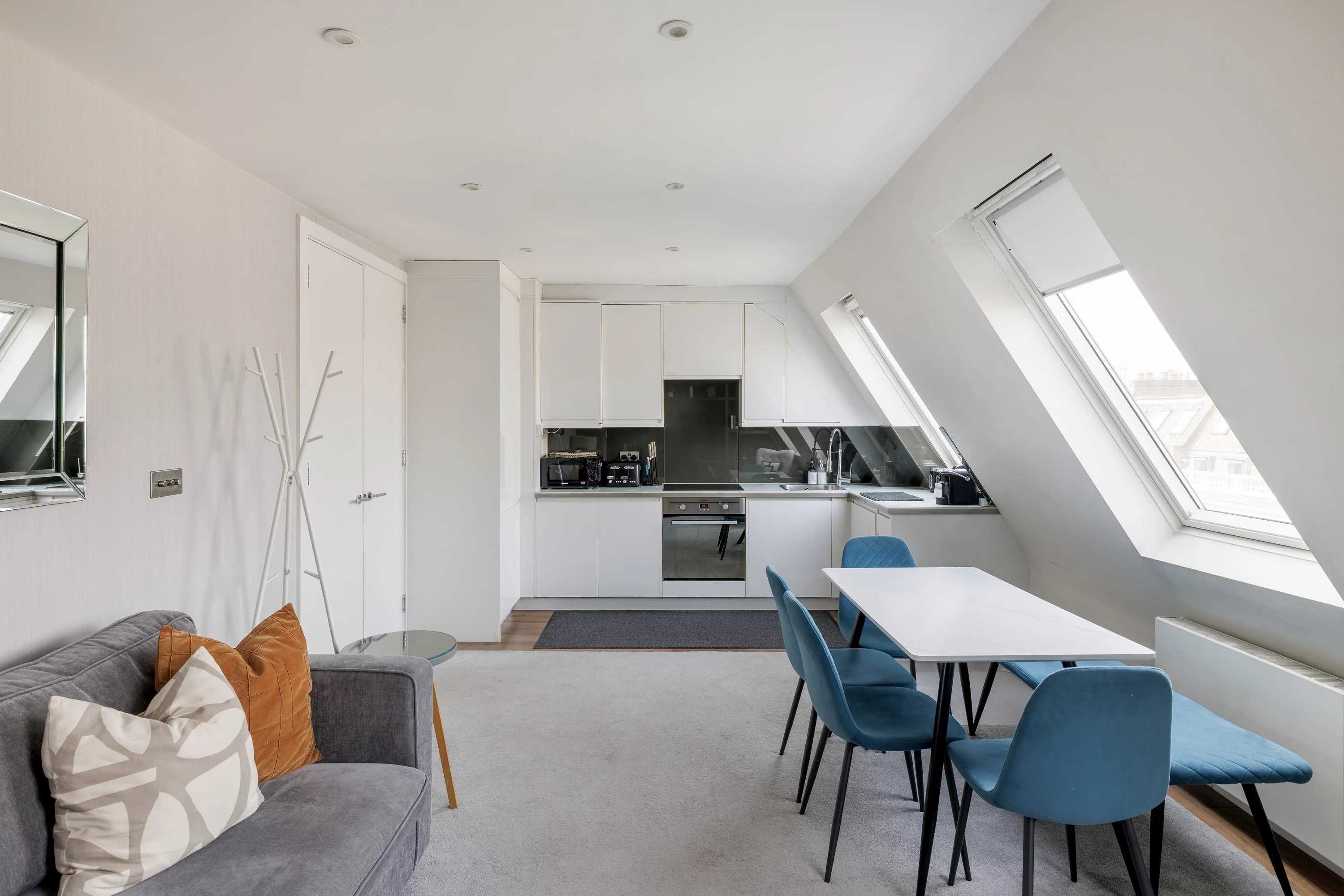 Manson Place, Chelsea / South Kensington picture 9