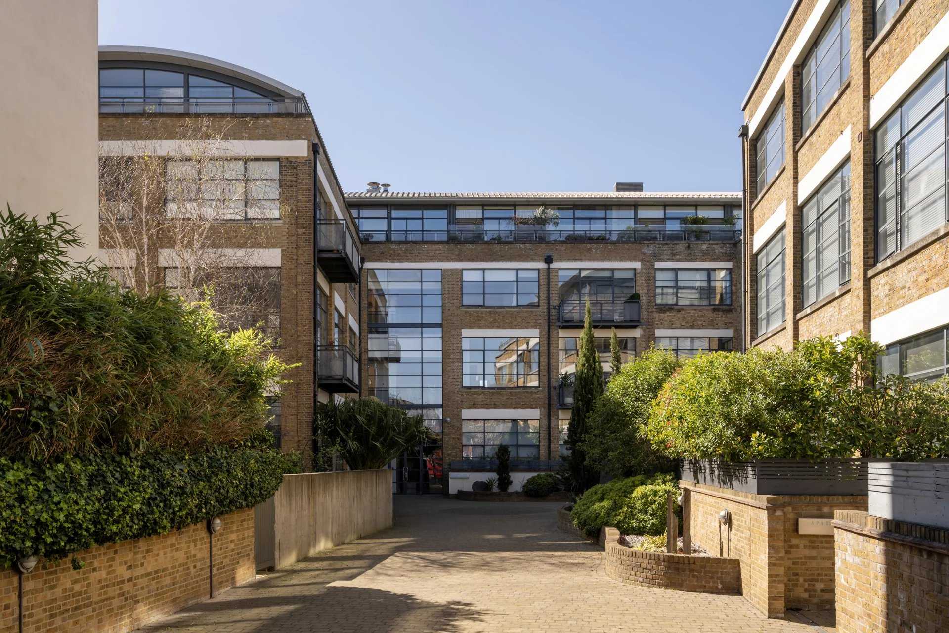 London  - Apartment 4 Bedrooms