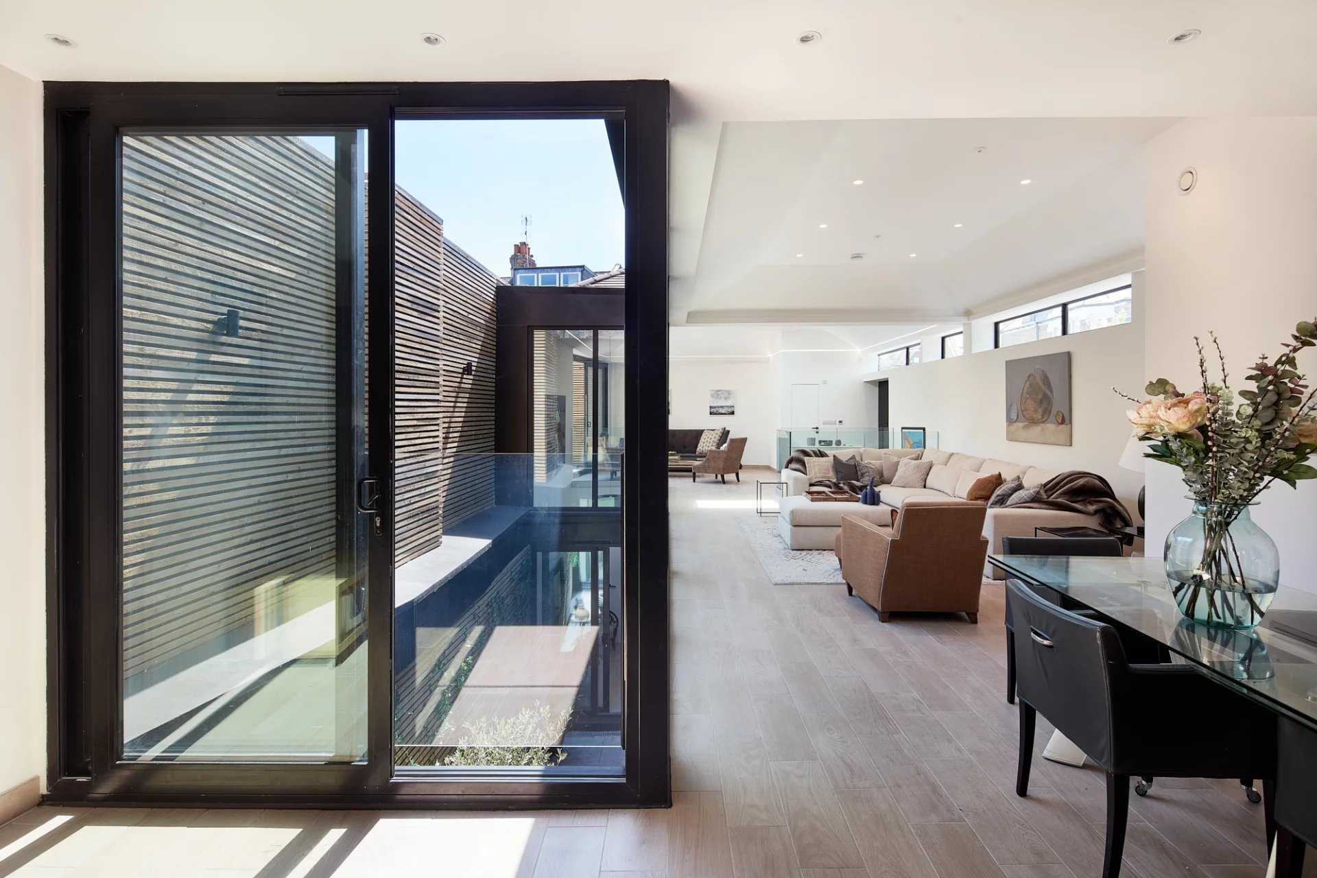 London  - House 4 Bedrooms