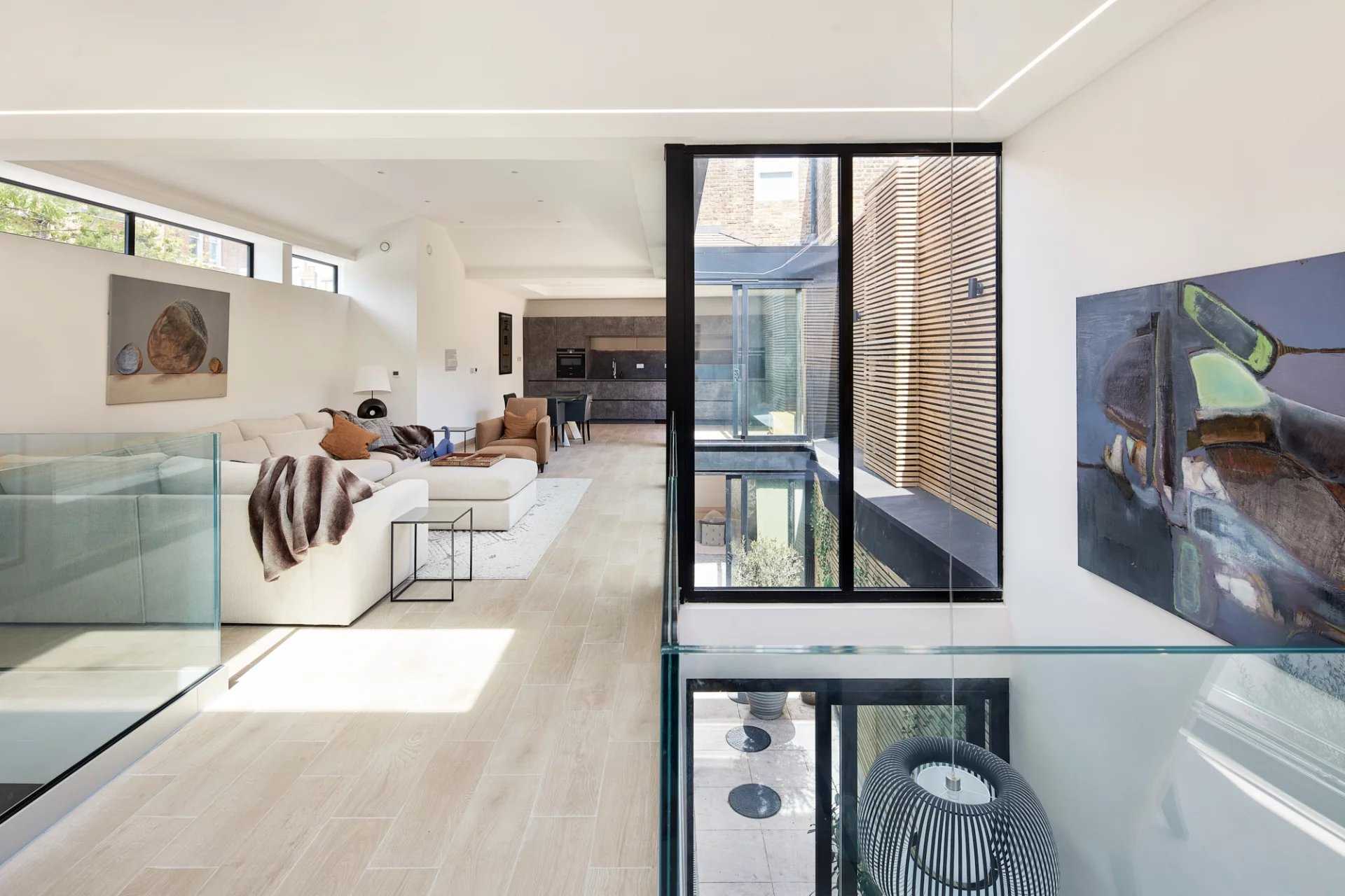 House London  -  ref 86206830 (picture 1)