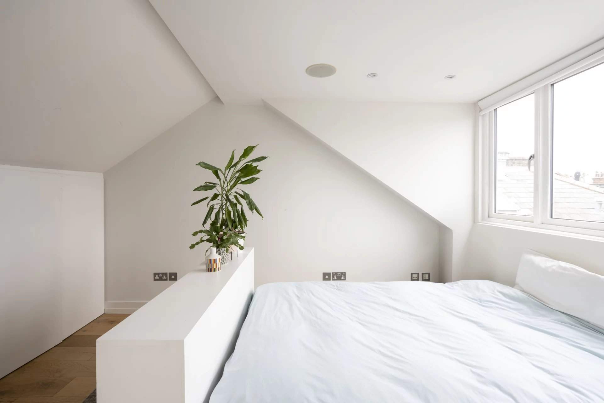 London  - House 5 Bedrooms - picture 16