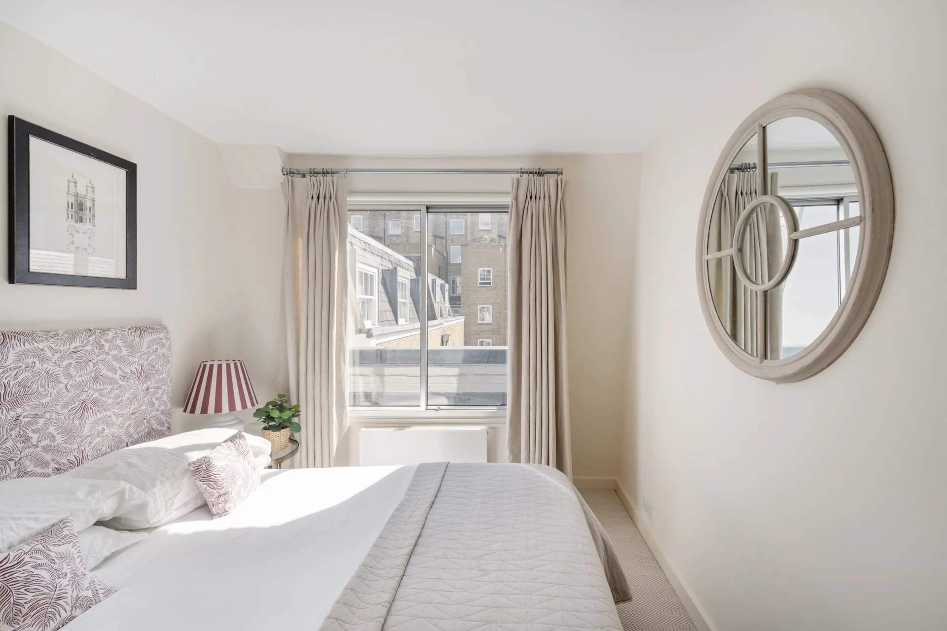 London  - House 3 Bedrooms - picture 9