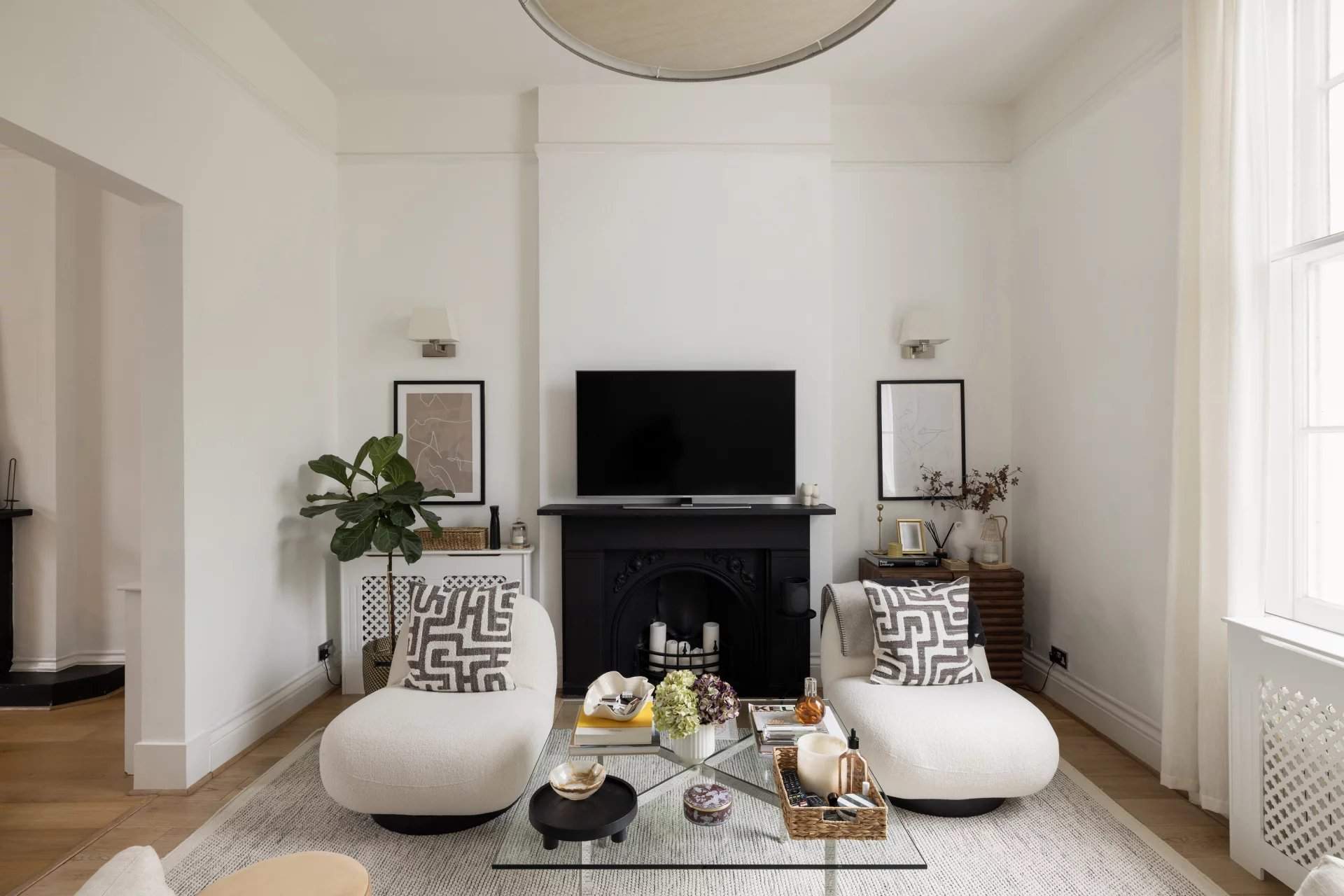 London  - Apartment 2 Bedrooms - picture 1