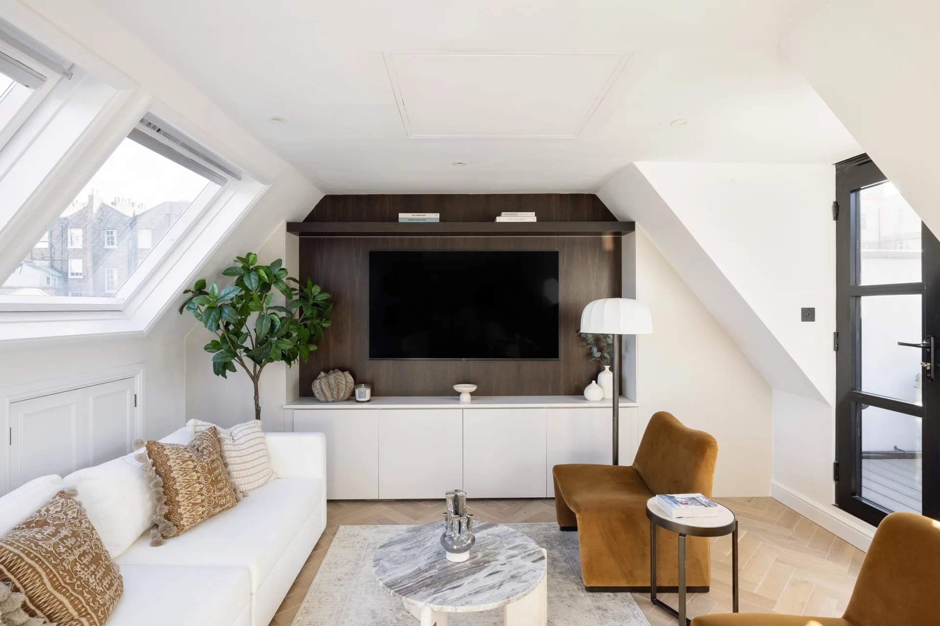 London  - House 3 Bedrooms - picture 1