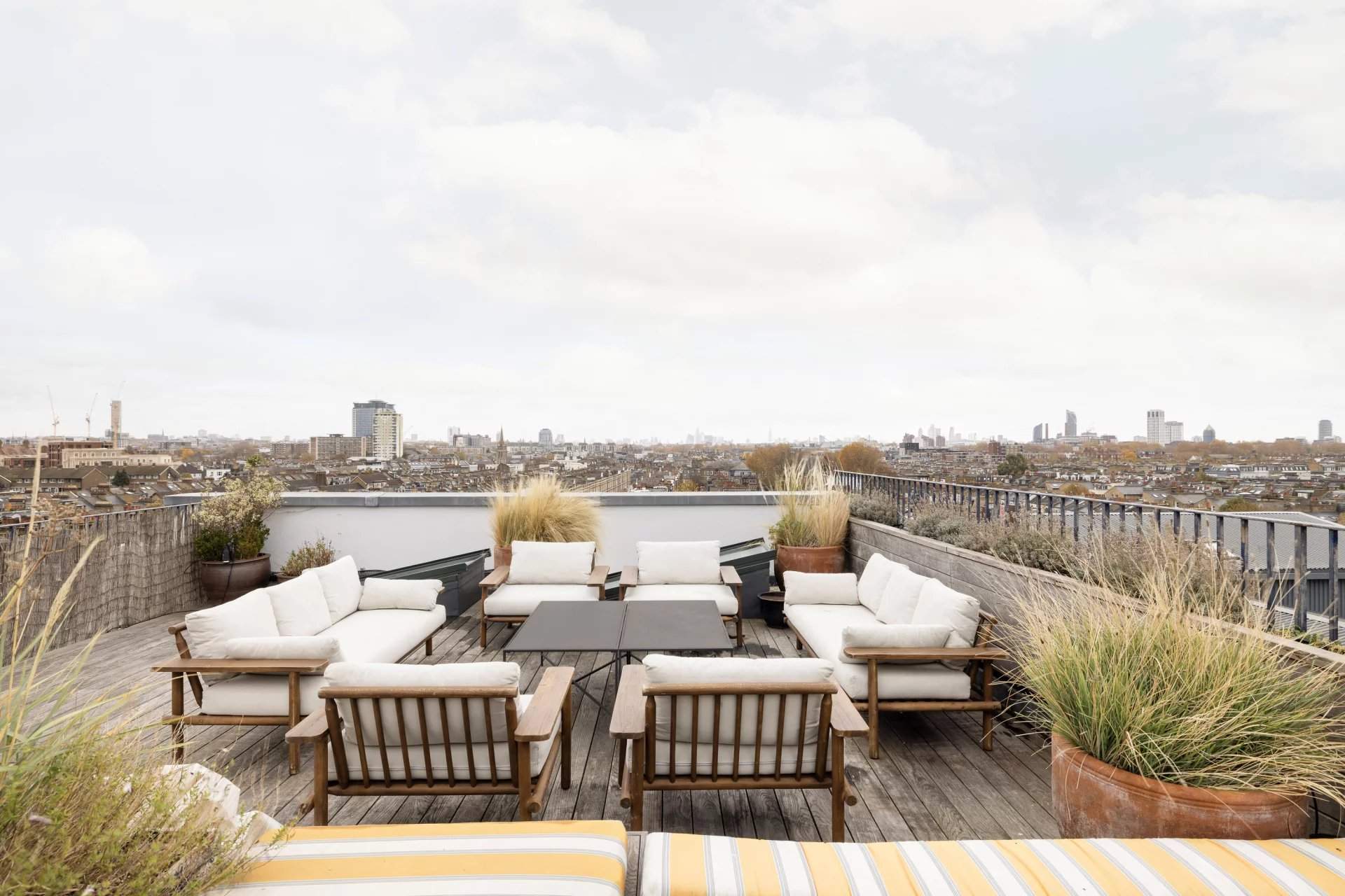 London  - Apartment 3 Bedrooms - picture 4