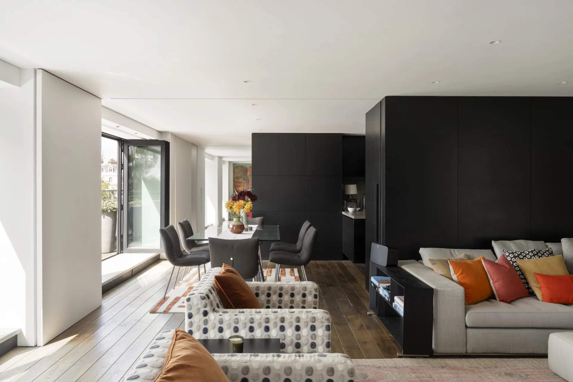 Onslow Square, Chelsea / South Kensington picture 1