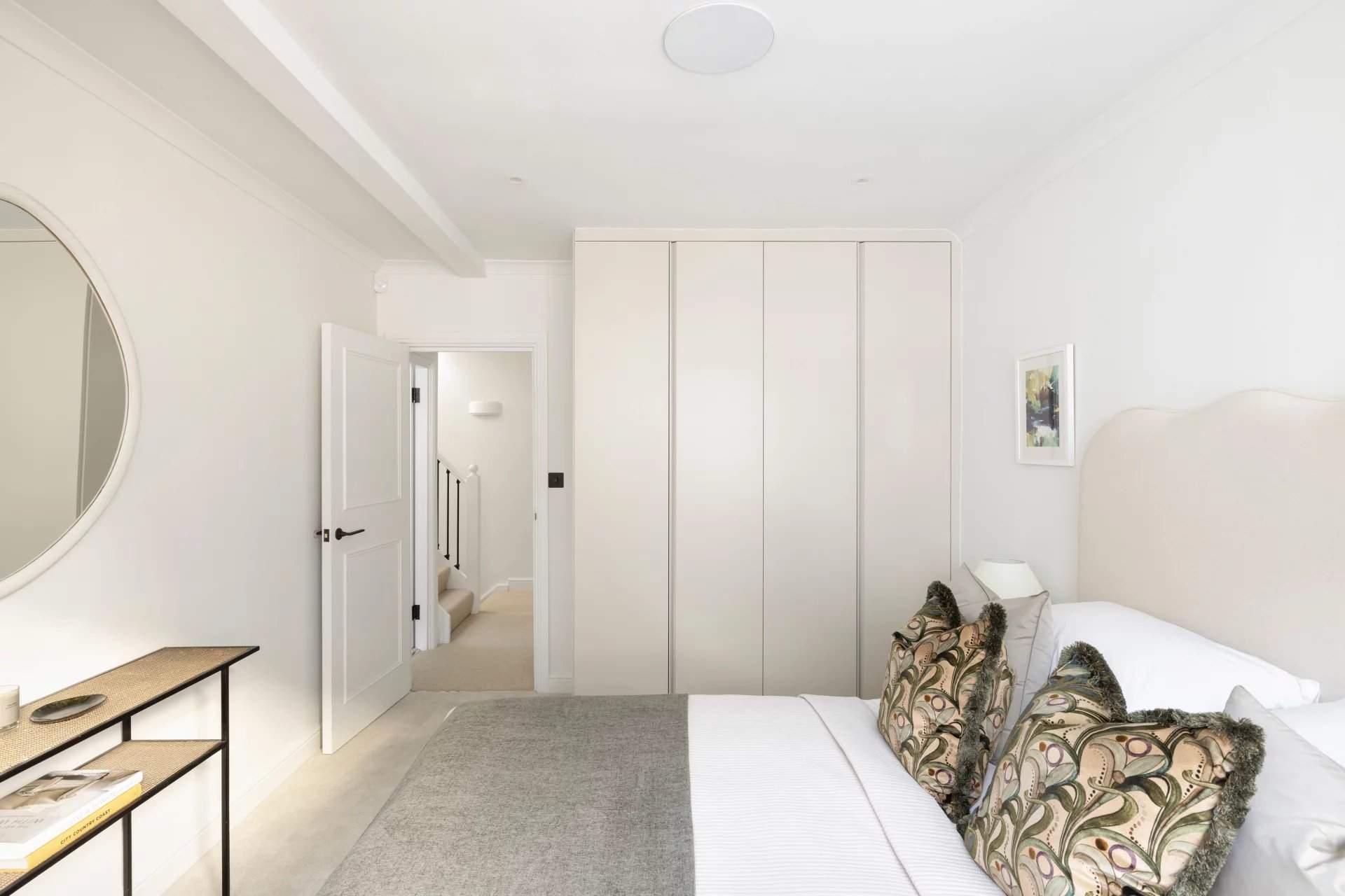 London  - House 3 Bedrooms - picture 12