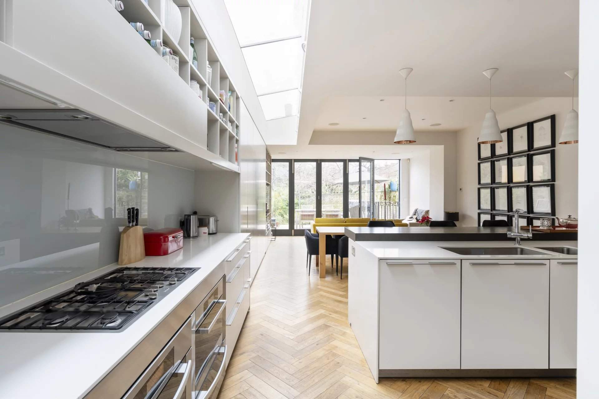 London  - House 5 Bedrooms - picture 2