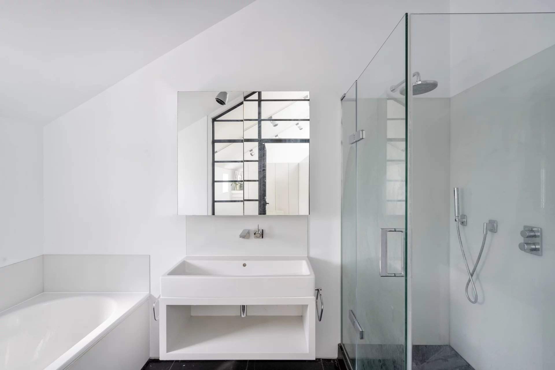 London  - House 3 Bedrooms - picture 12