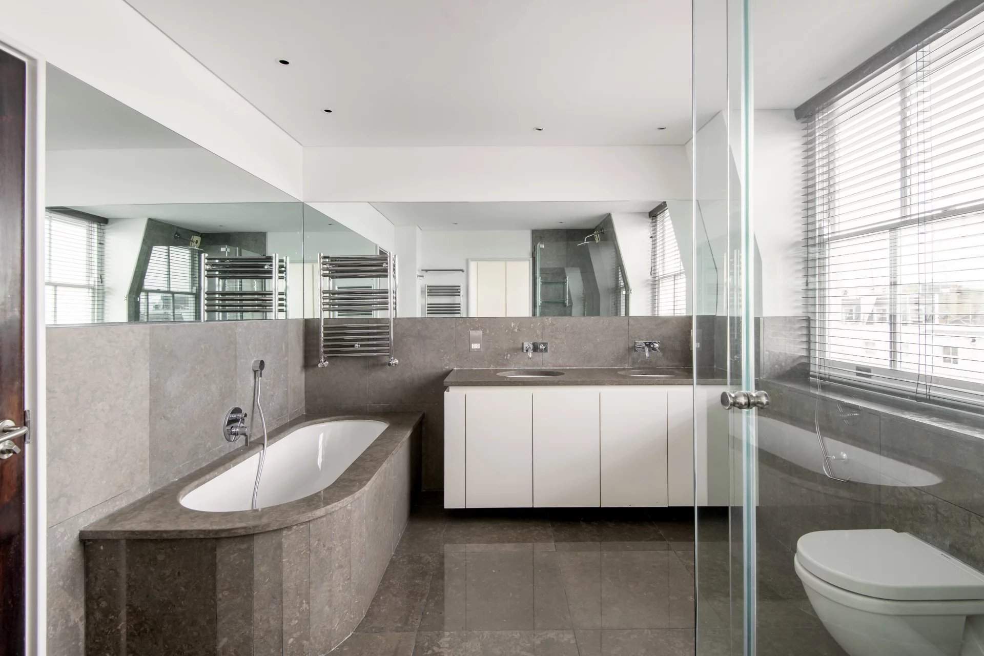 London  - Apartment 4 Bedrooms - picture 8