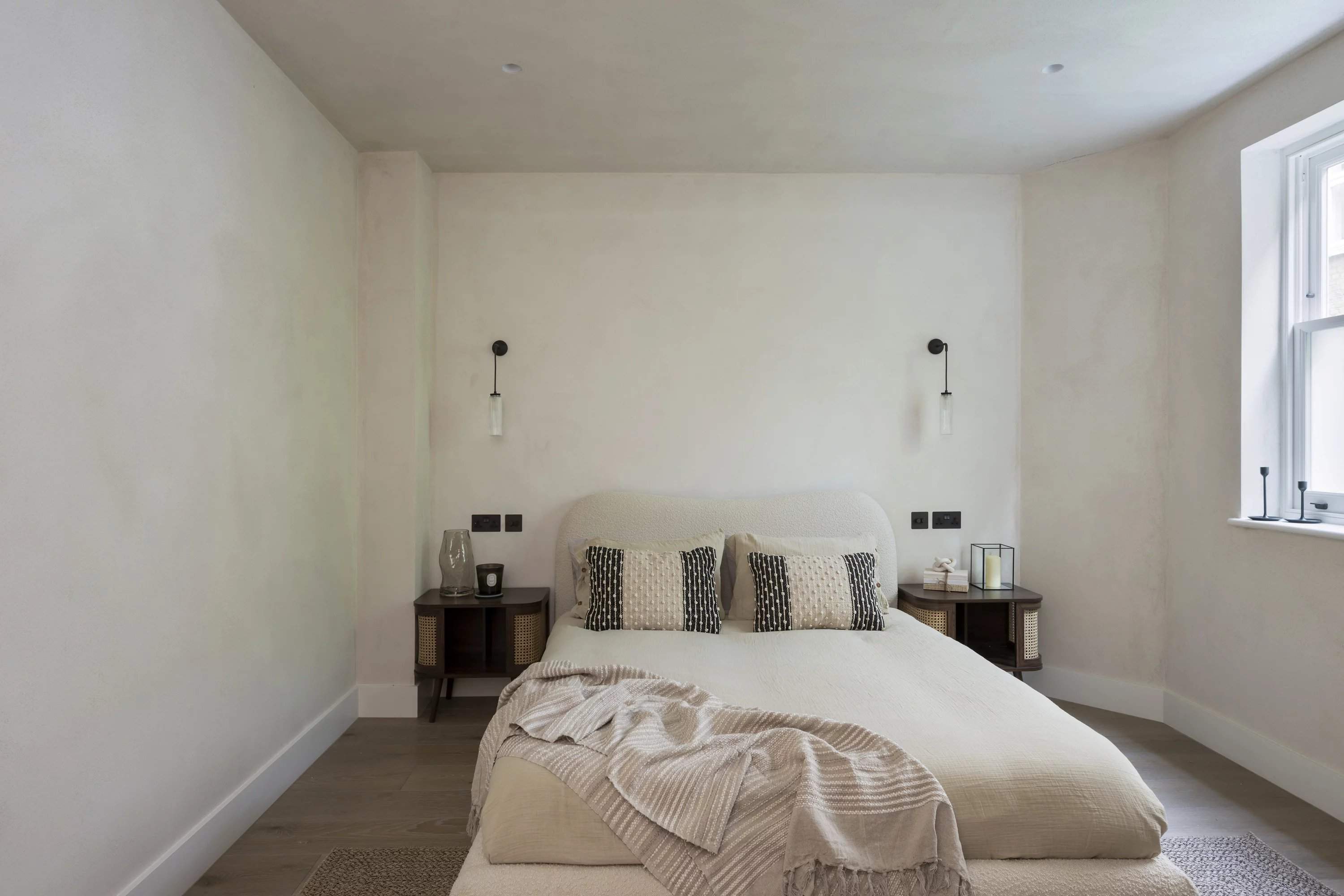 Russell Gardens Mews, Kensington picture 9