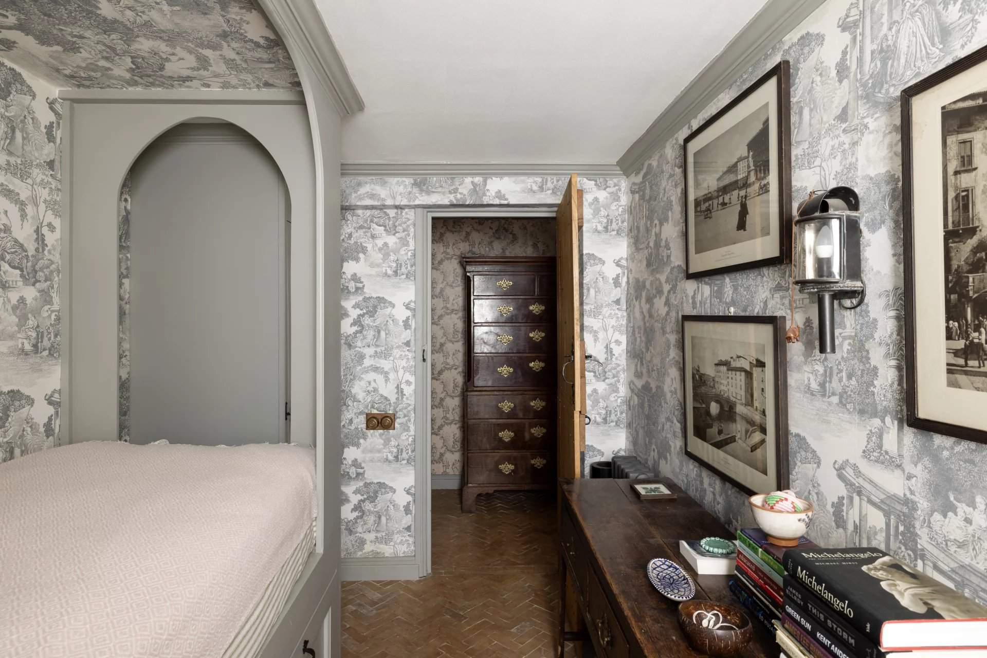 Peel Street, Kensington picture 12