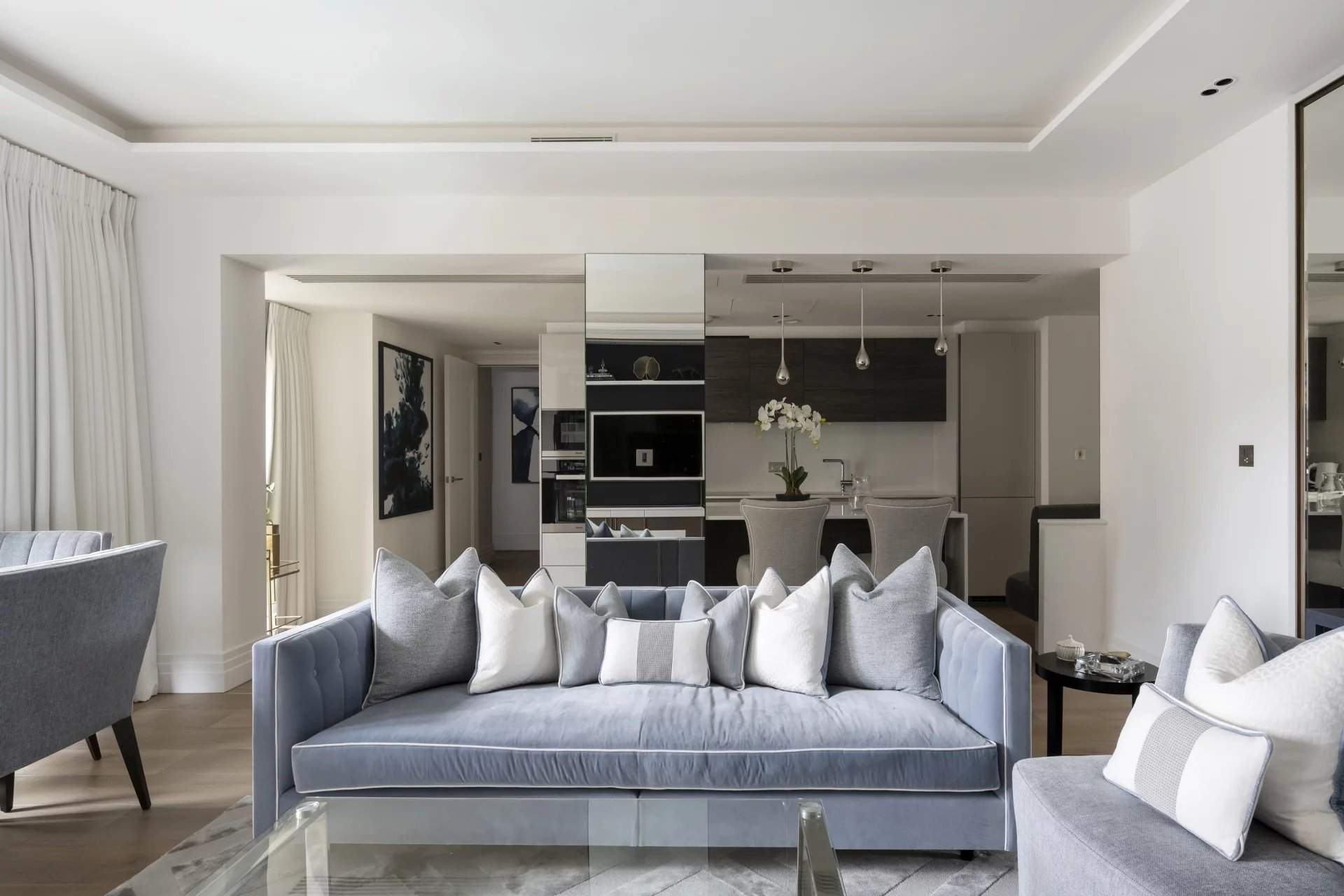 London  - Apartment 2 Bedrooms - picture 2