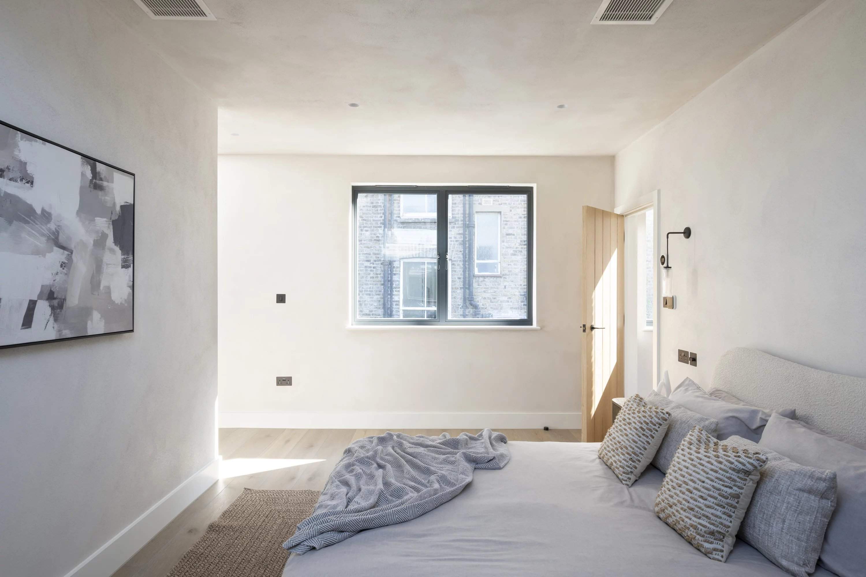 Russell Gardens Mews, Kensington picture 8