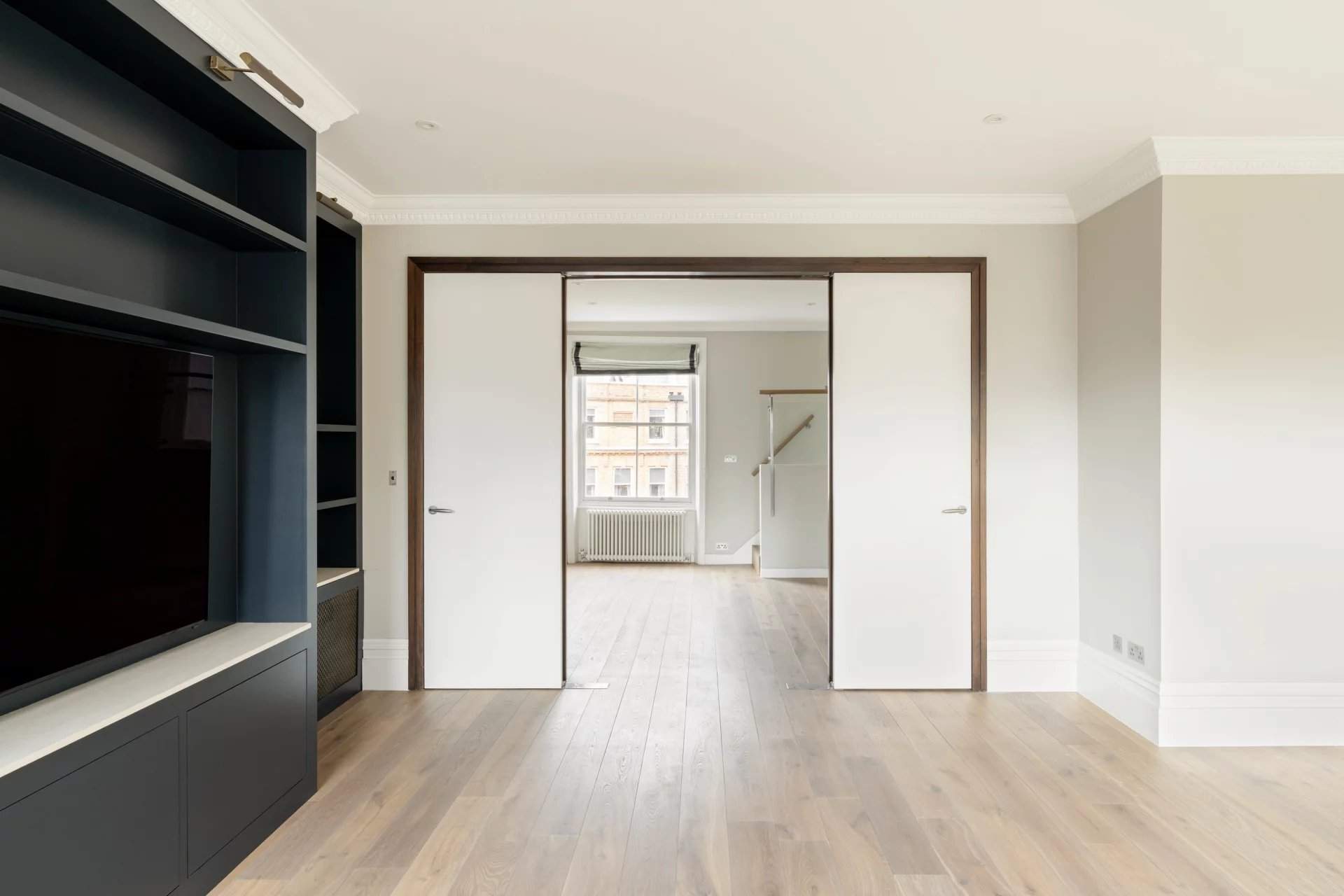 London  - Apartment 3 Bedrooms - picture 1