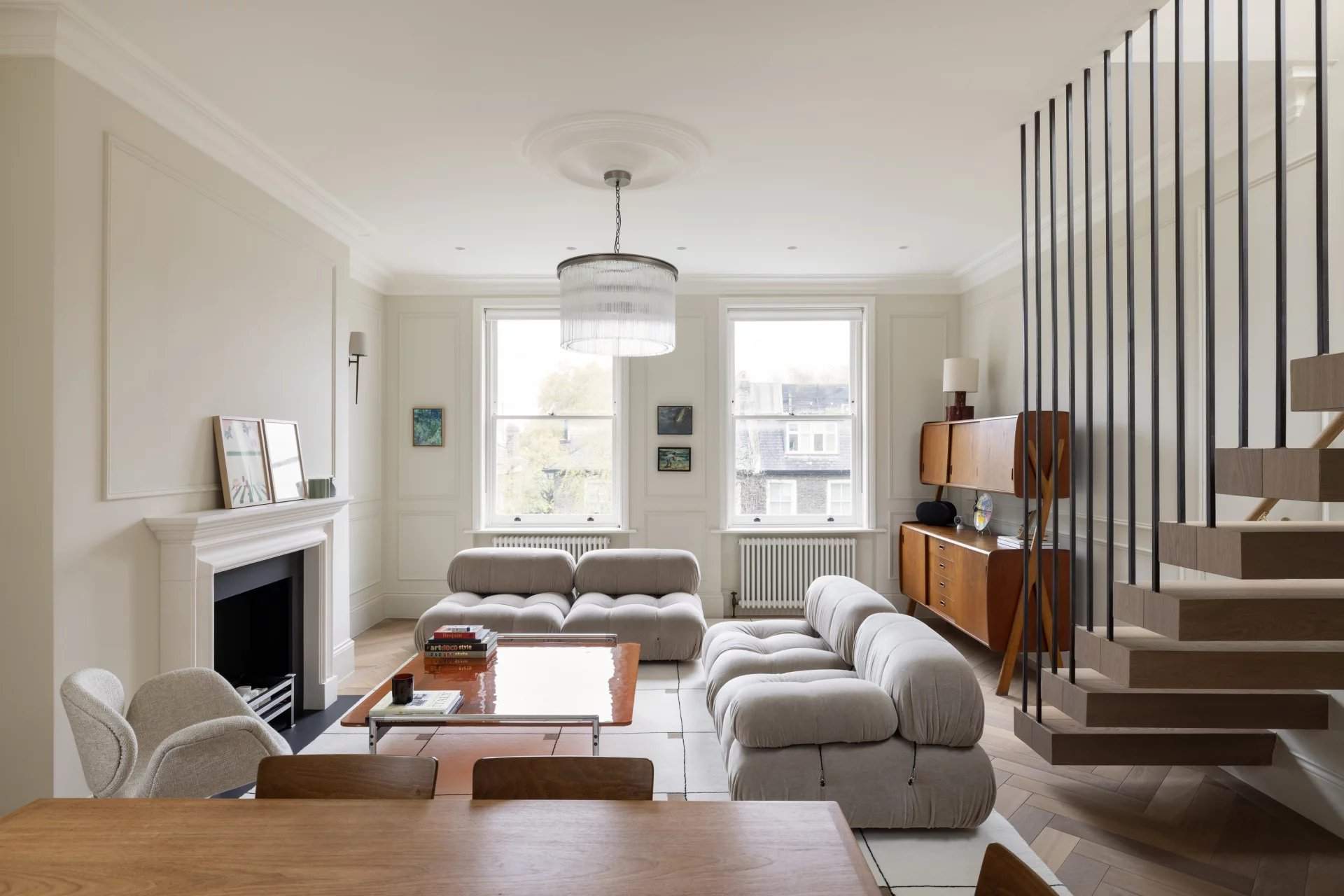 London  - Apartment 2 Bedrooms - picture 1