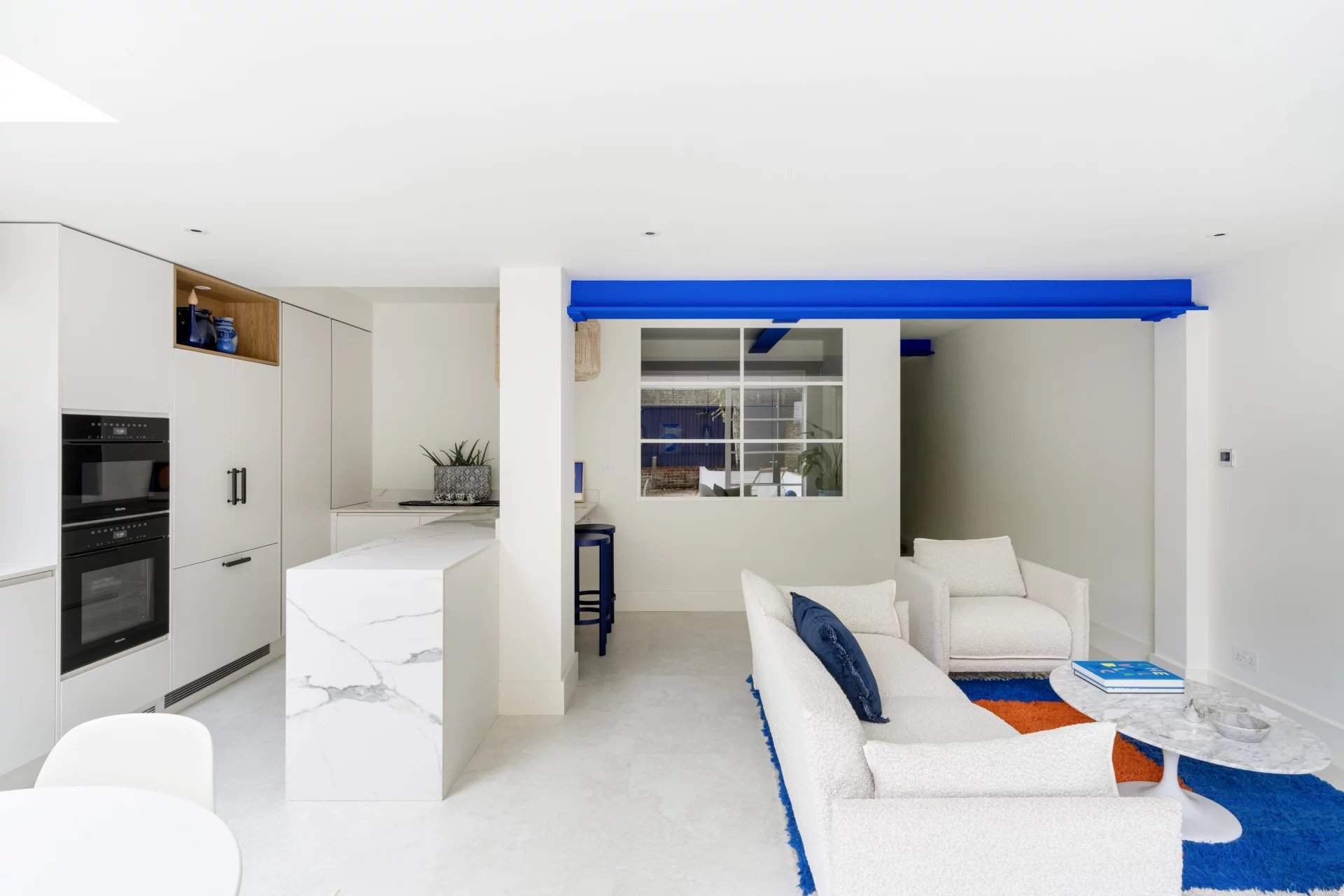 London  - Apartment 2 Bedrooms - picture 2