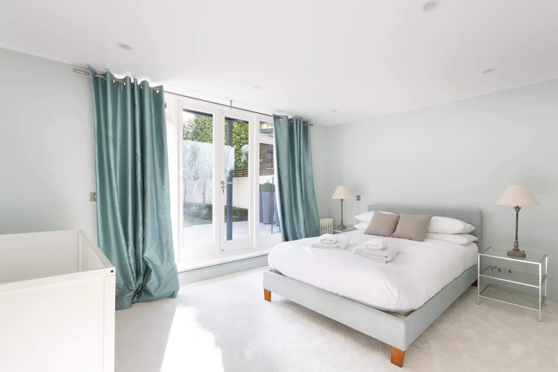 London  - Apartment 3 Bedrooms - picture 9