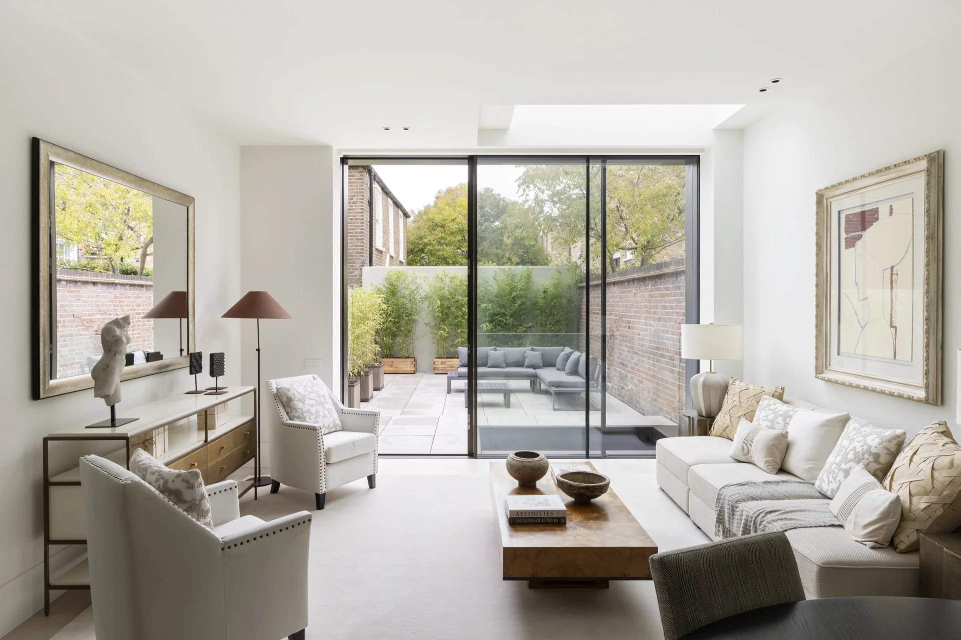 London  - House 4 Bedrooms - picture 2