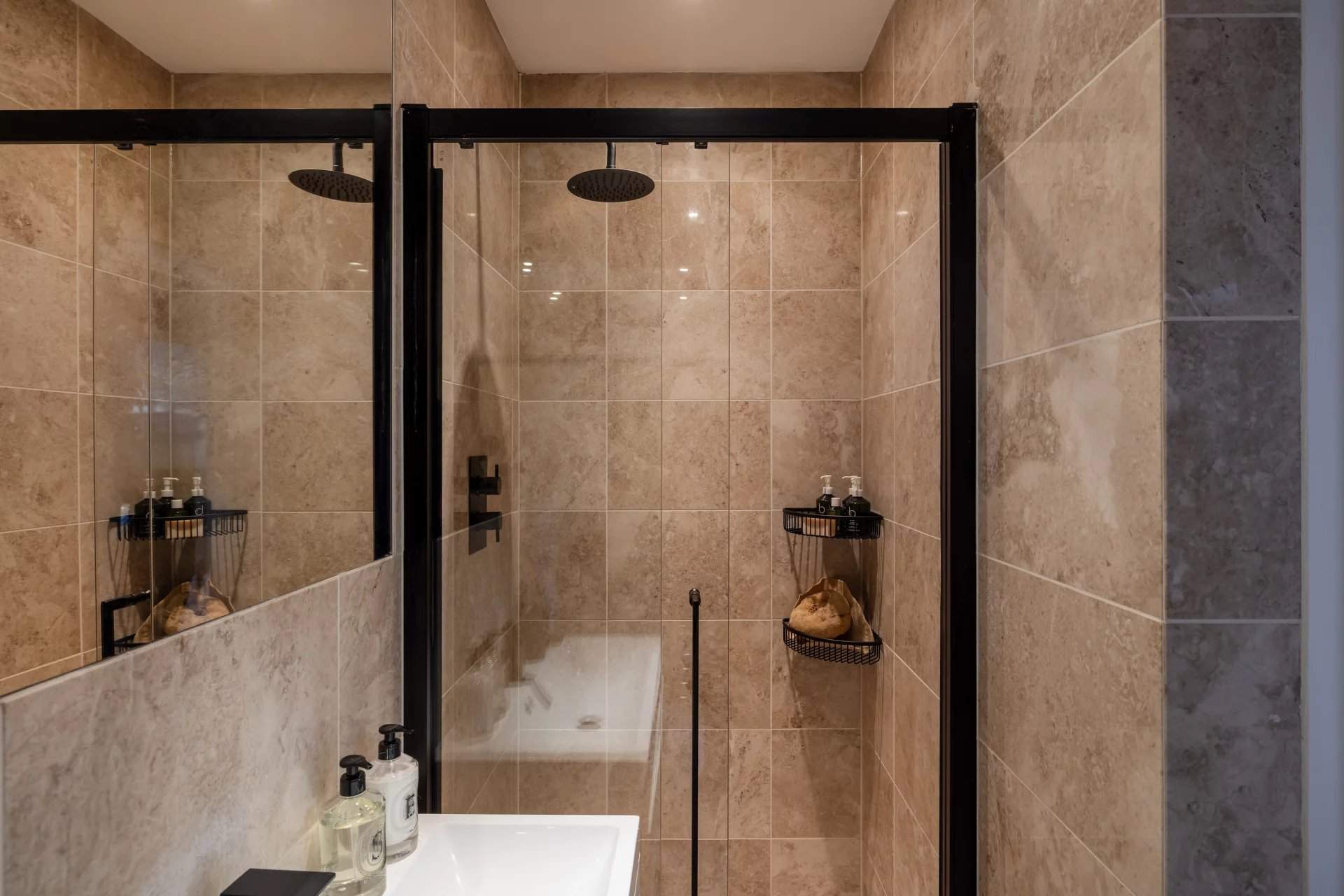 London  - Apartment 2 Bedrooms - picture 11