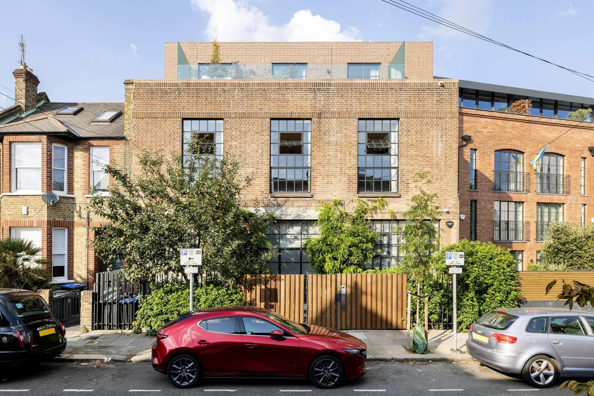 London  - House 5 Bedrooms - picture 3