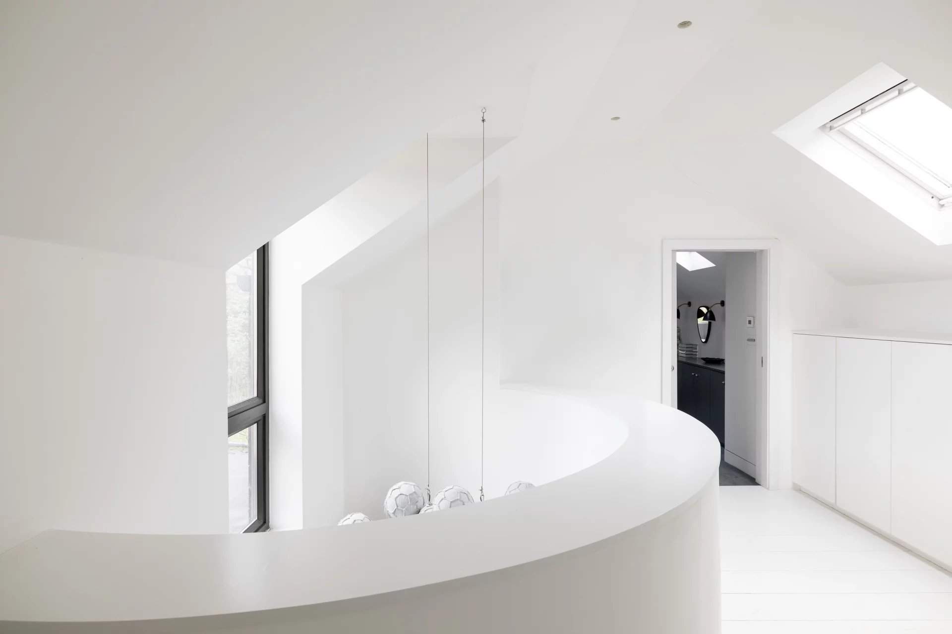 London  - House 5 Bedrooms - picture 13