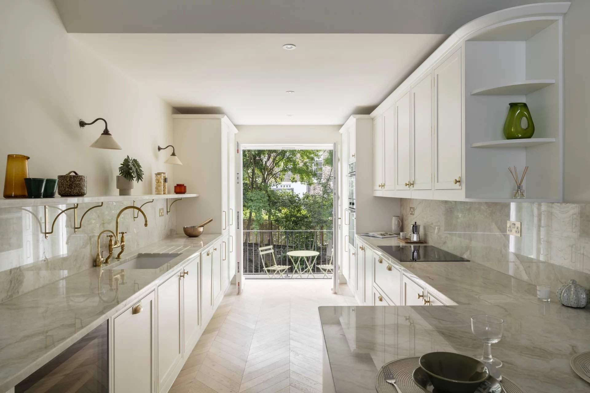 London  - Apartment 3 Bedrooms - picture 2