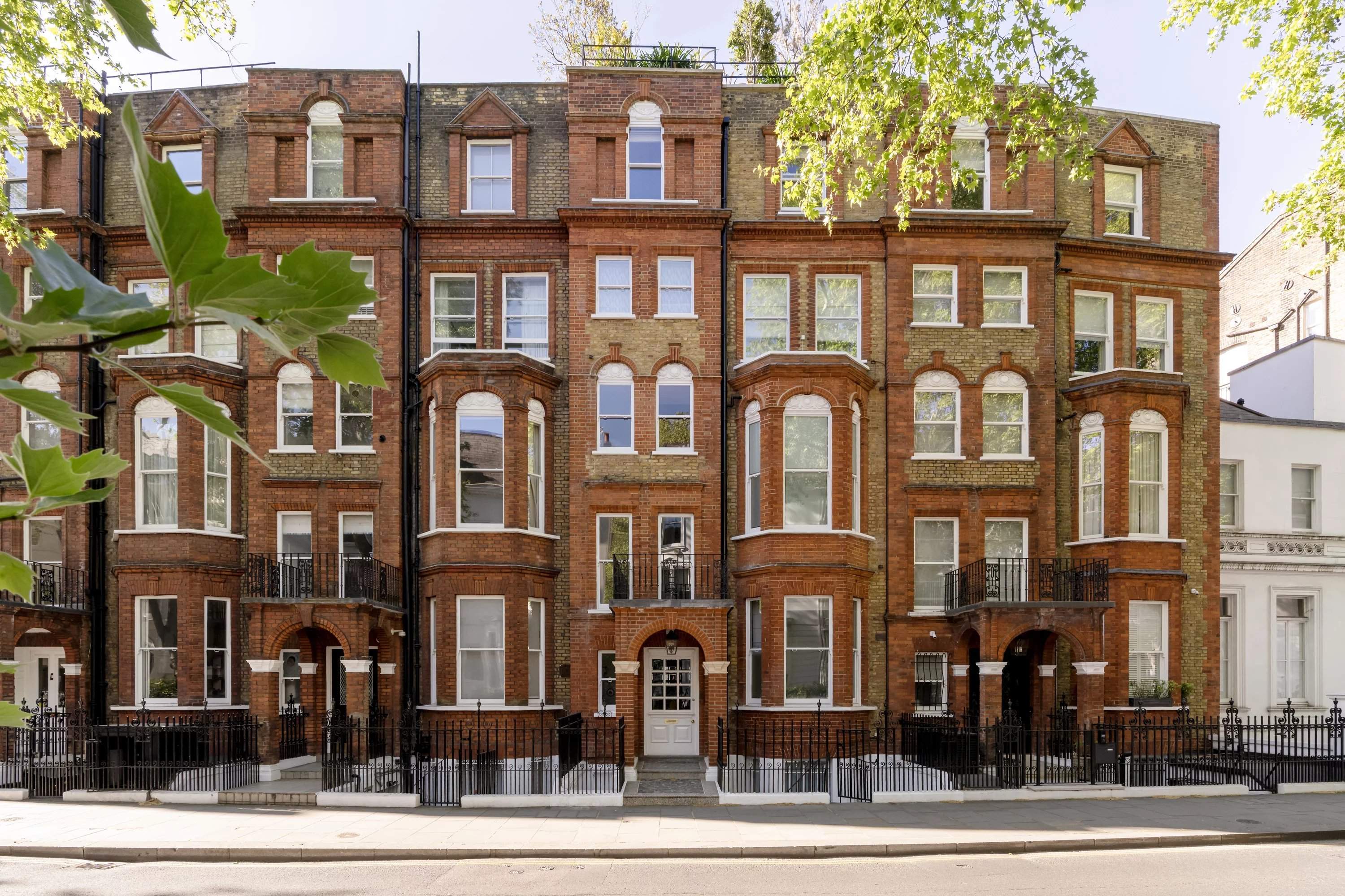 Old Brompton Road, Chelsea / South Kensington picture 2