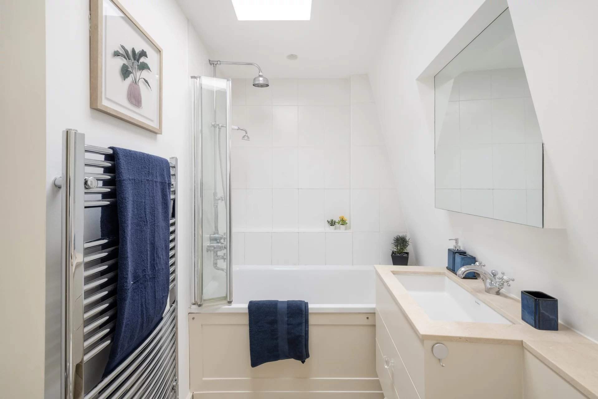 London  - House 3 Bedrooms - picture 11