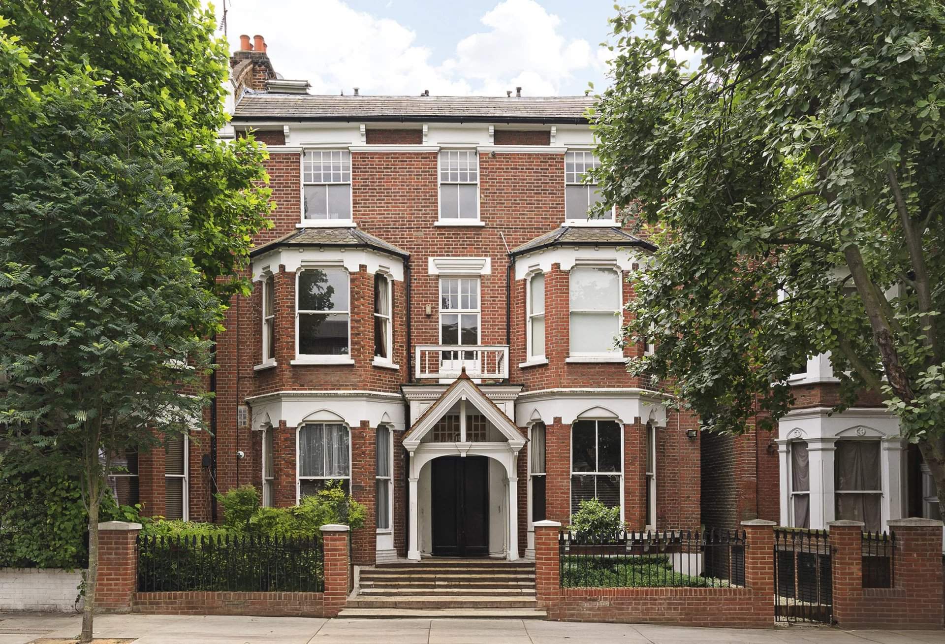 London  - Apartment 3 Bedrooms - picture 1