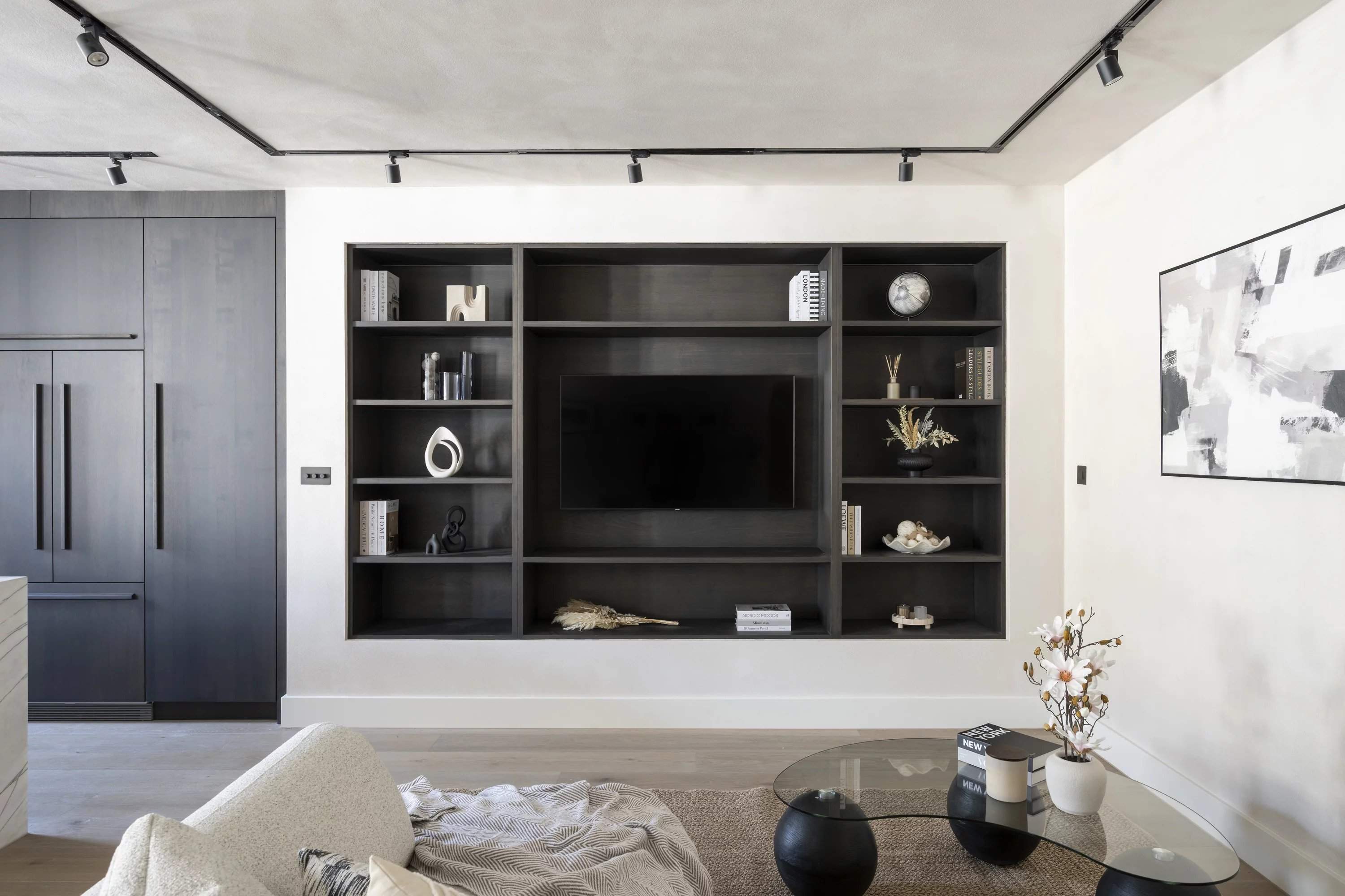 Russell Gardens Mews, Kensington picture 6