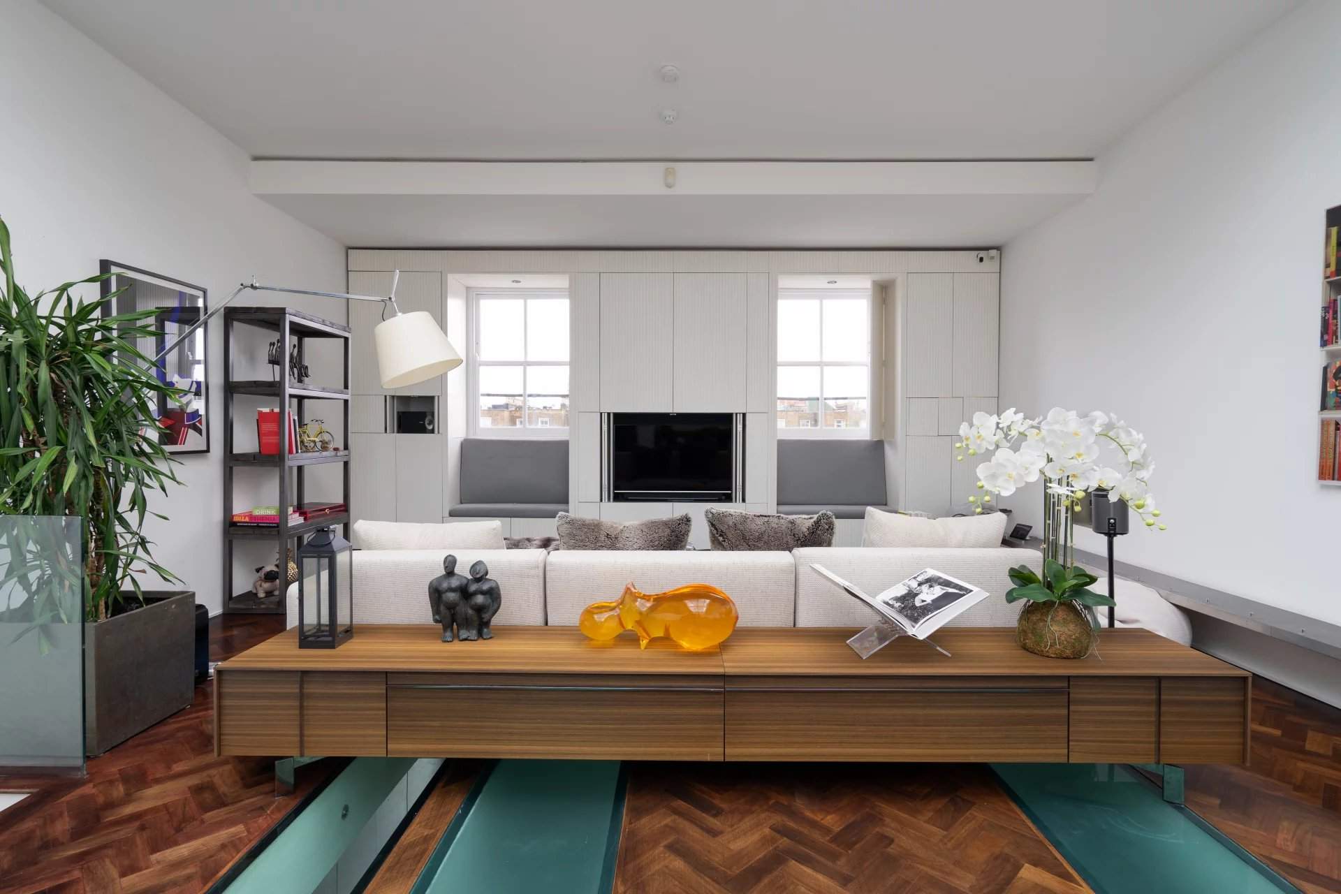 London  - Apartment 3 Bedrooms - picture 2