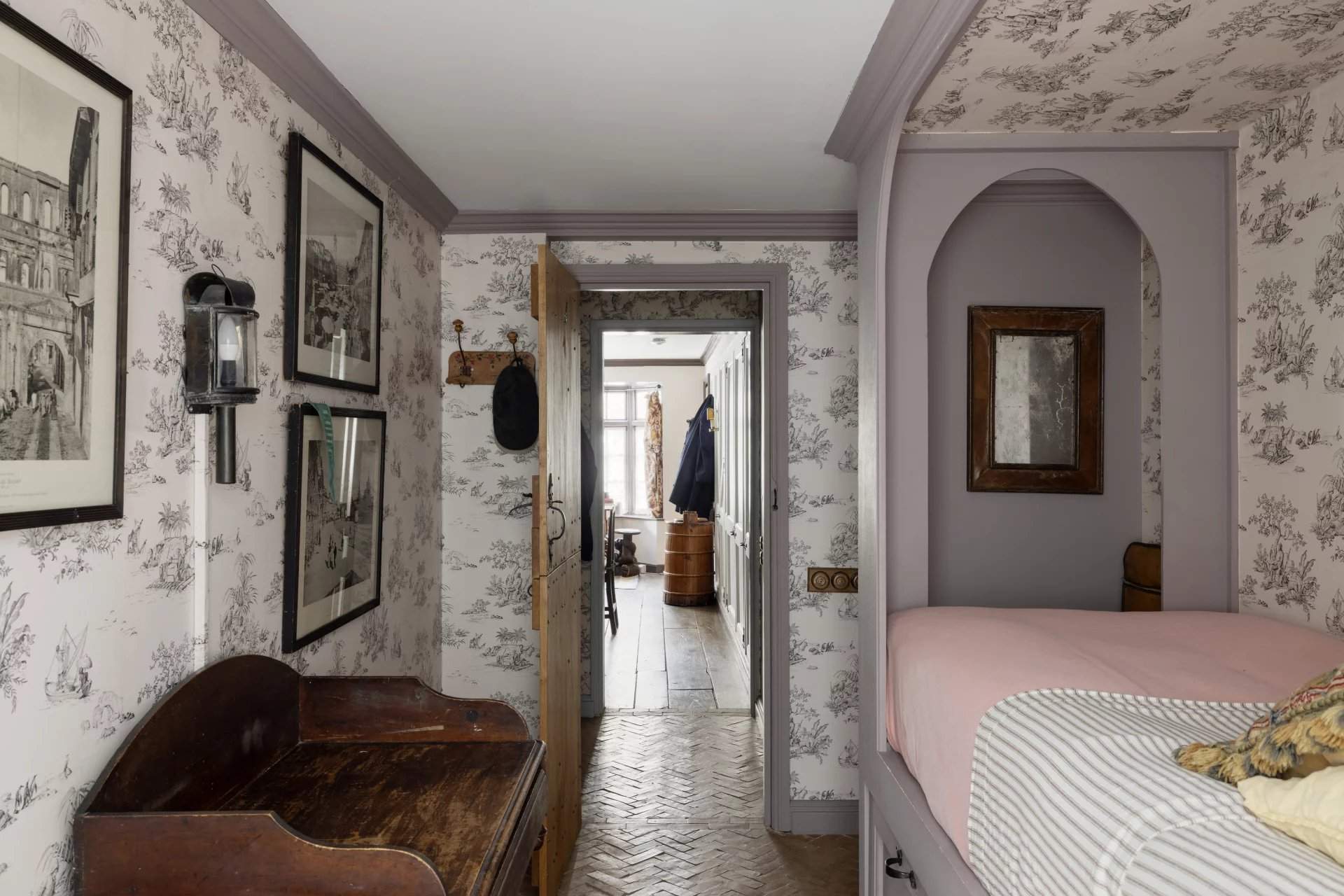 Peel Street, Kensington picture 11