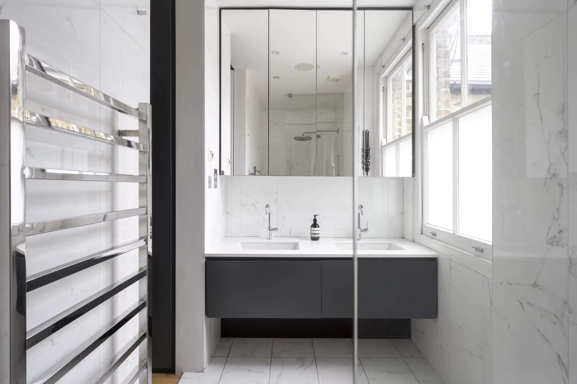 London  - House 5 Bedrooms - picture 13